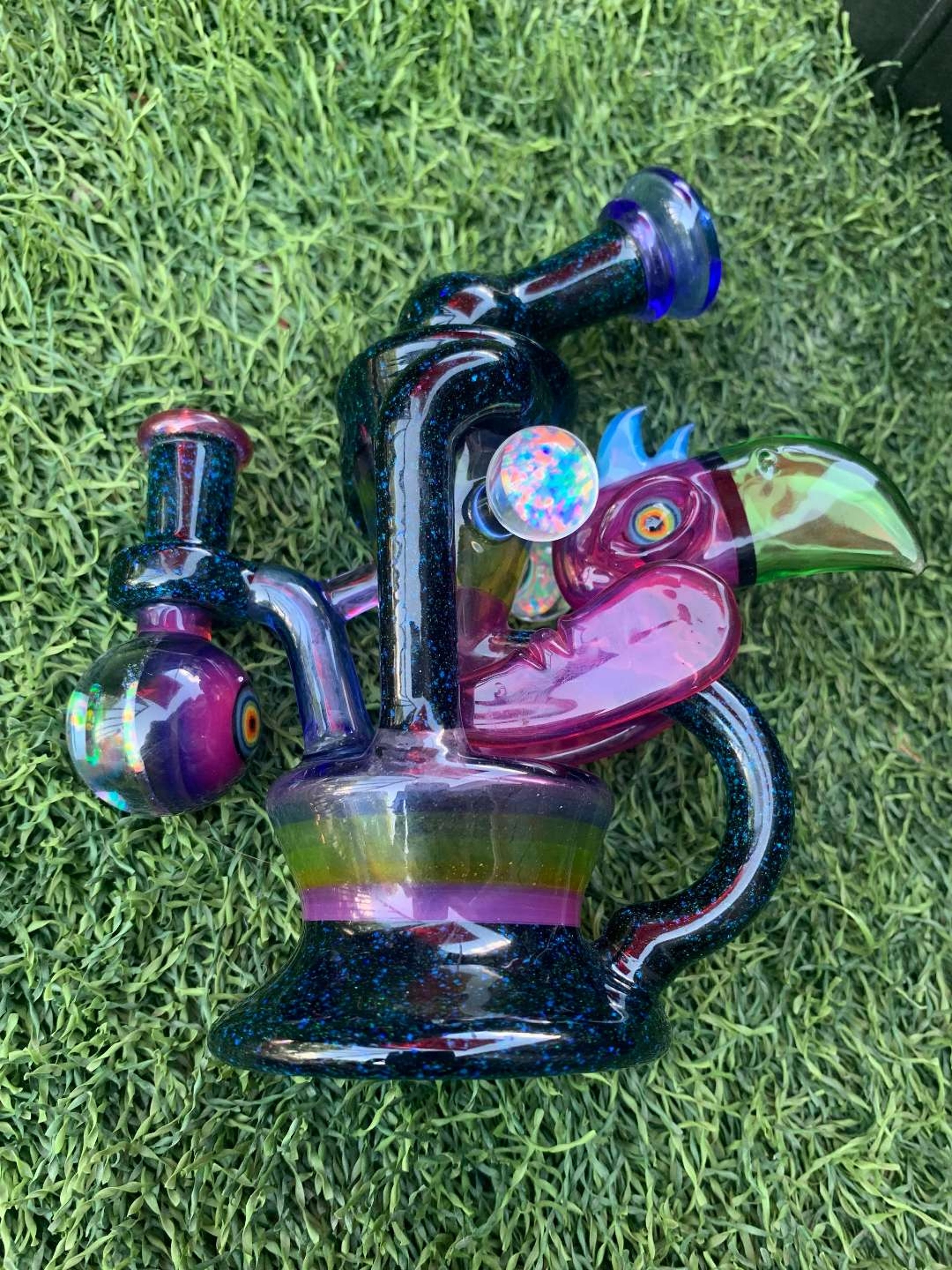 Preview pic of Big  Z and RJ Glass rainbow design toucan-inspired rig