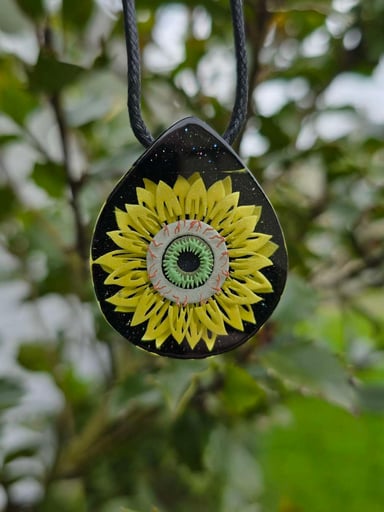 Preview pic of Flower Eye Layered Glow UV Pendant