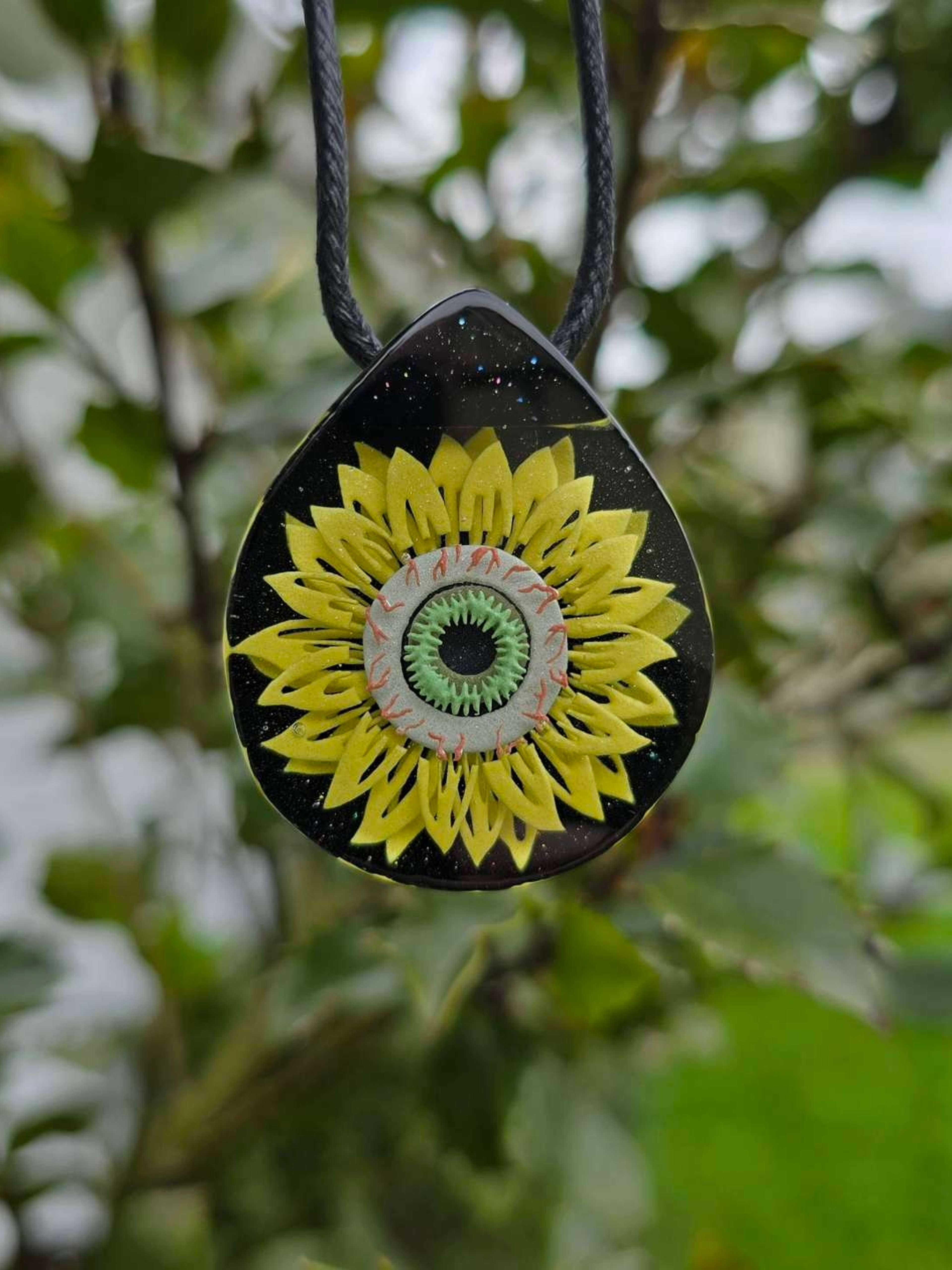Preview pic of Flower Eye Layered Glow UV Pendant