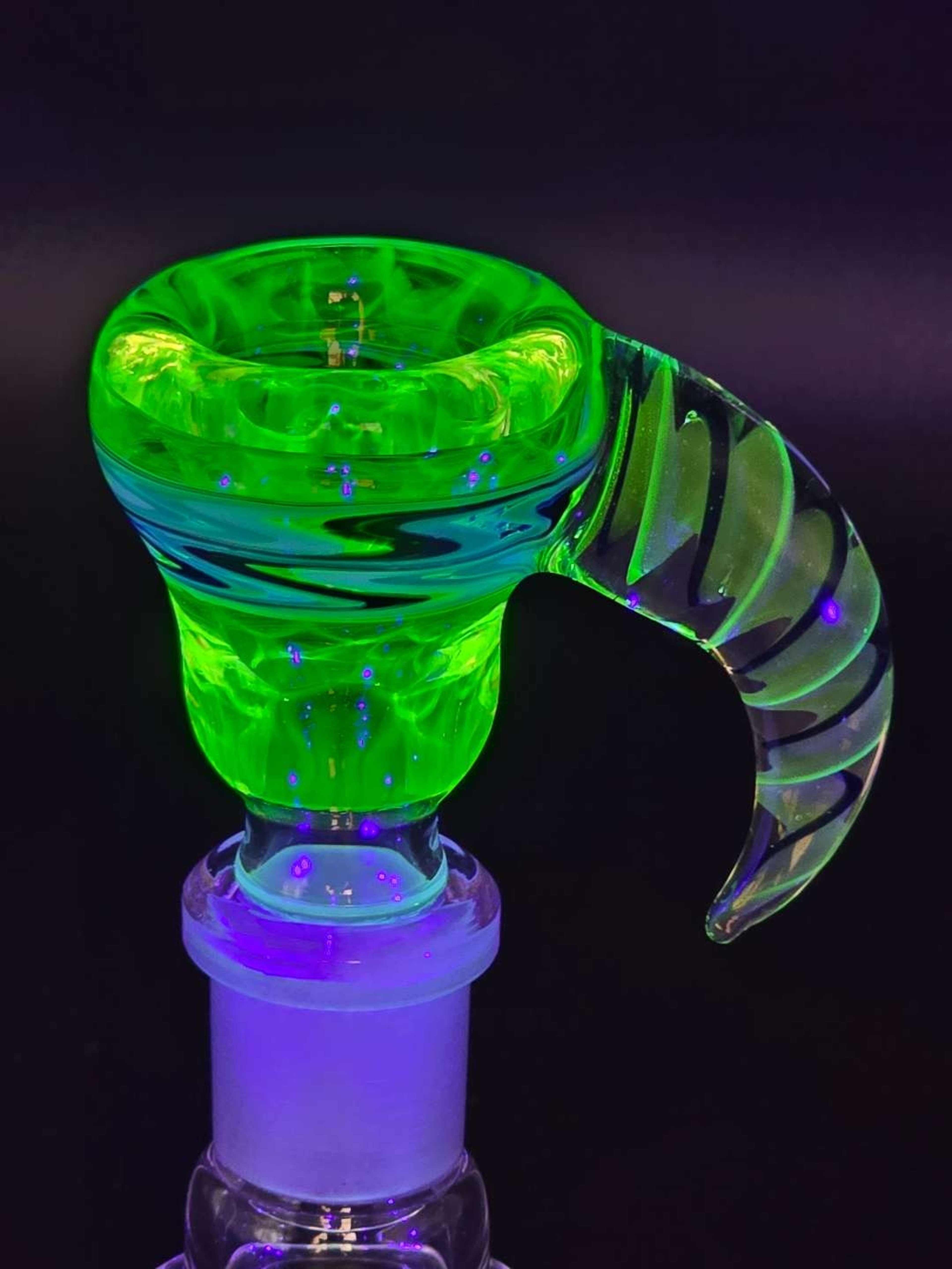 Preview pic of UV Reactive 14mm Slide With Horn
