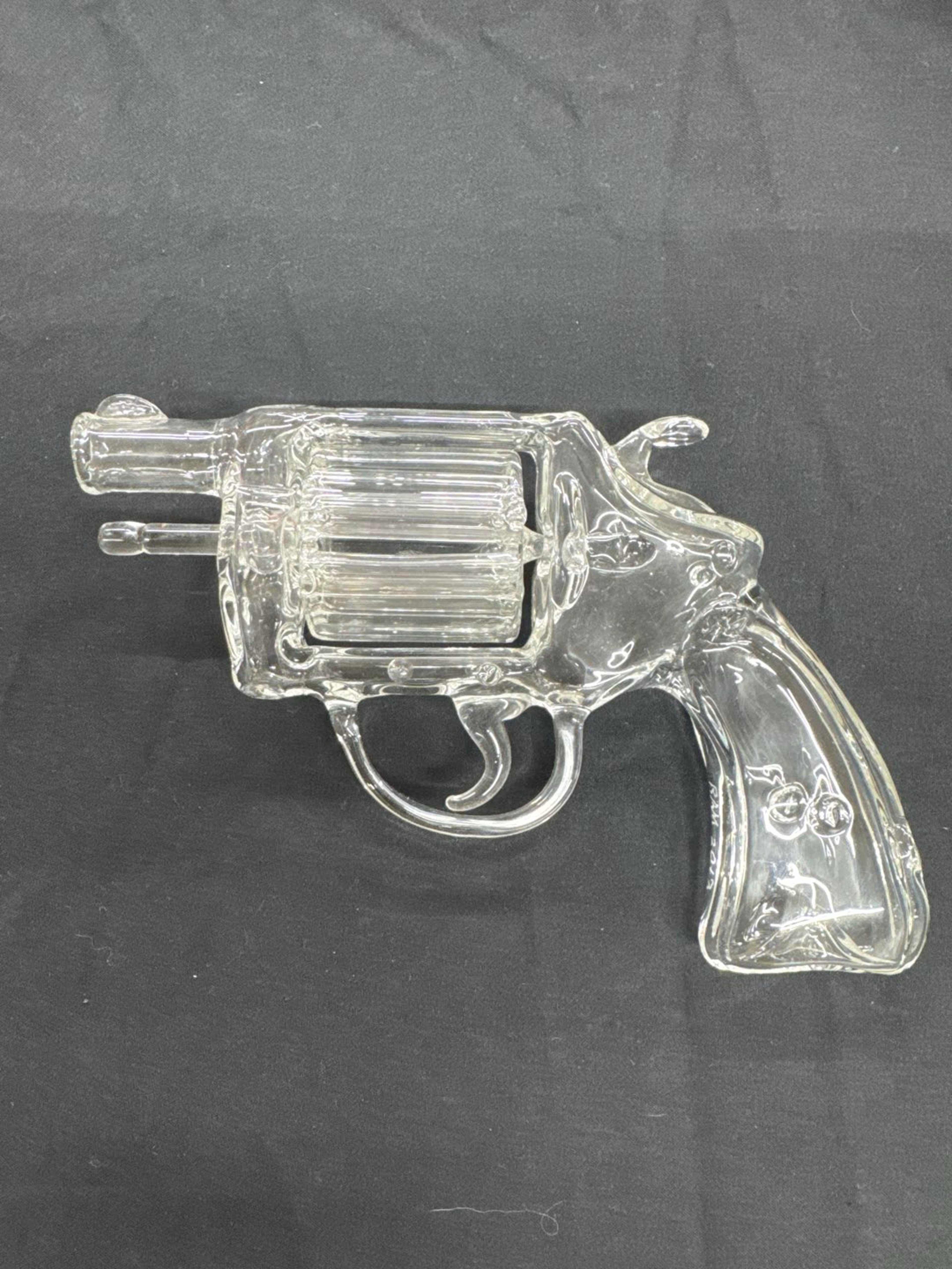 Preview pic of Smokeable 6 shooter