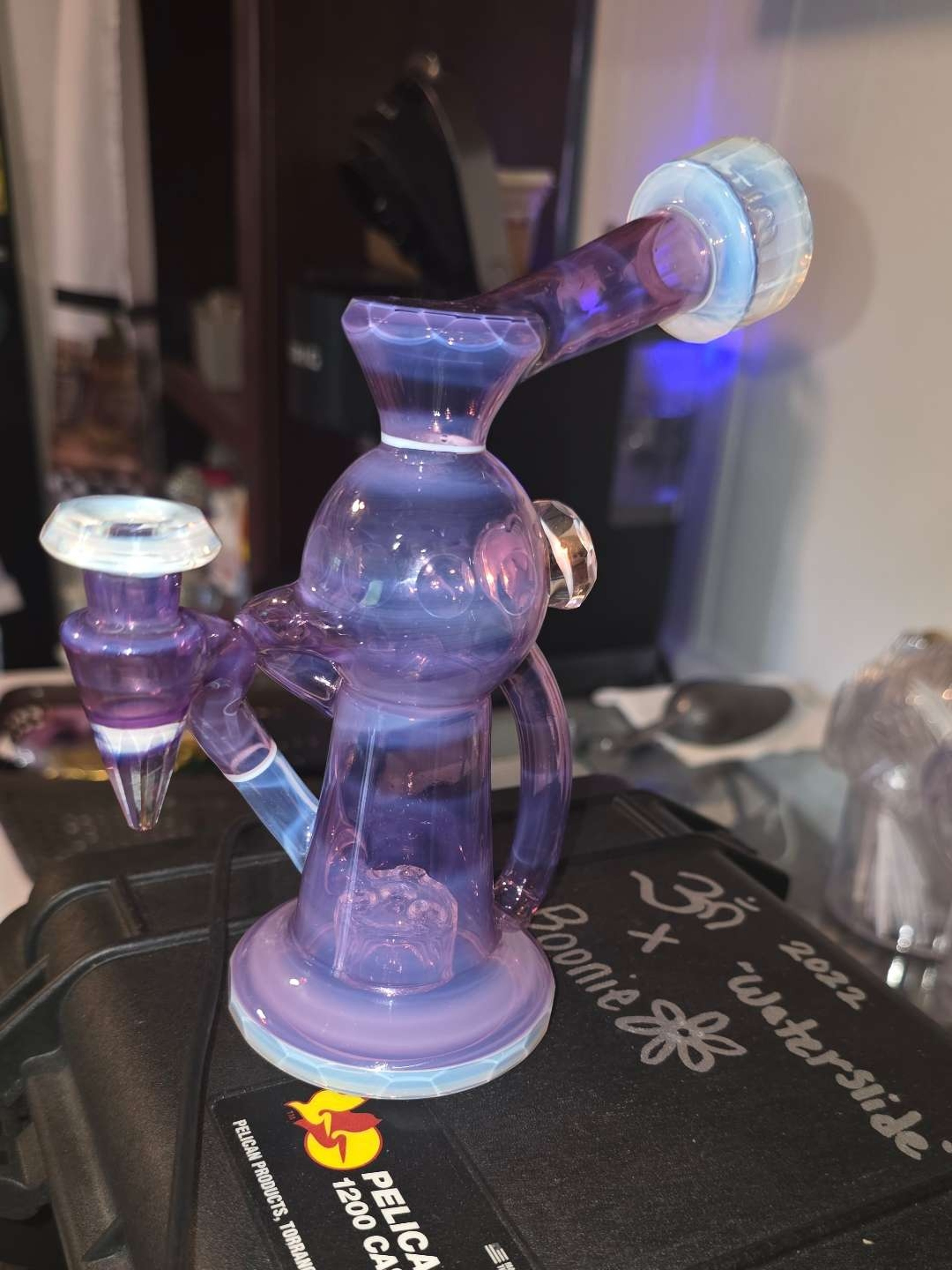 Preview pic of ​💎 FULLY FACETED OM Glass x Boonie "Waterslide" Collab w/ Pell​Up on the block is an absolutely stunning 2022 OM Glass x Boonie Glass Collab. This is the "Waterslide" model, and the cold 💎​