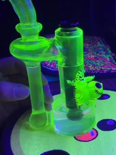 Preview pic of Johnston Glass Recycler Rig 🔥