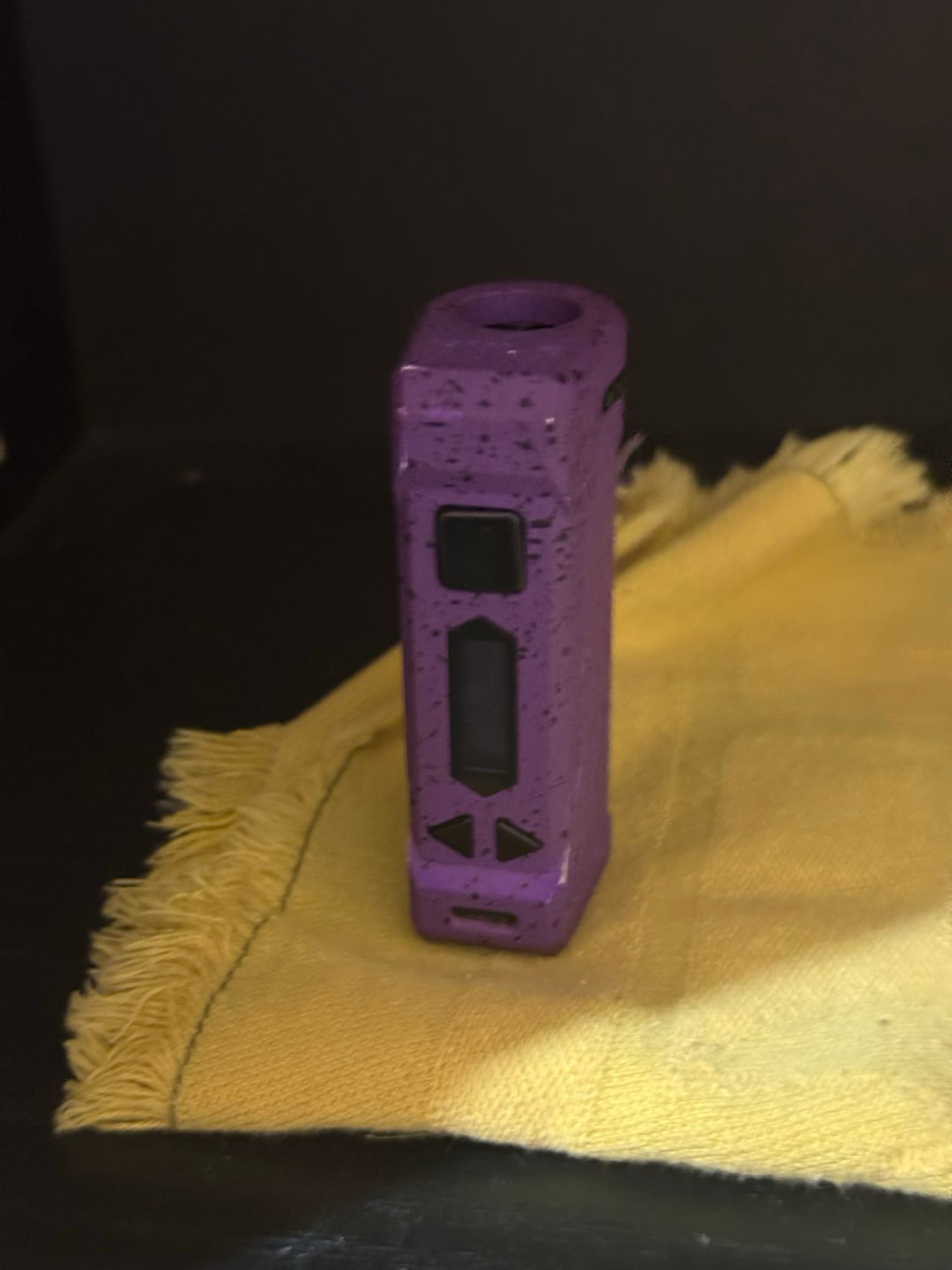 Preview pic of Yocan purple wolf and blue Yocan kodo pro