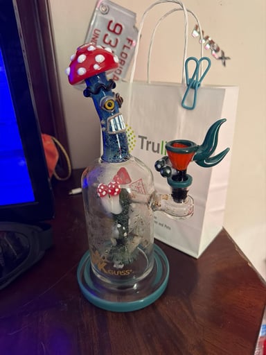 Preview pic of Sprouting now magic mushroom glass