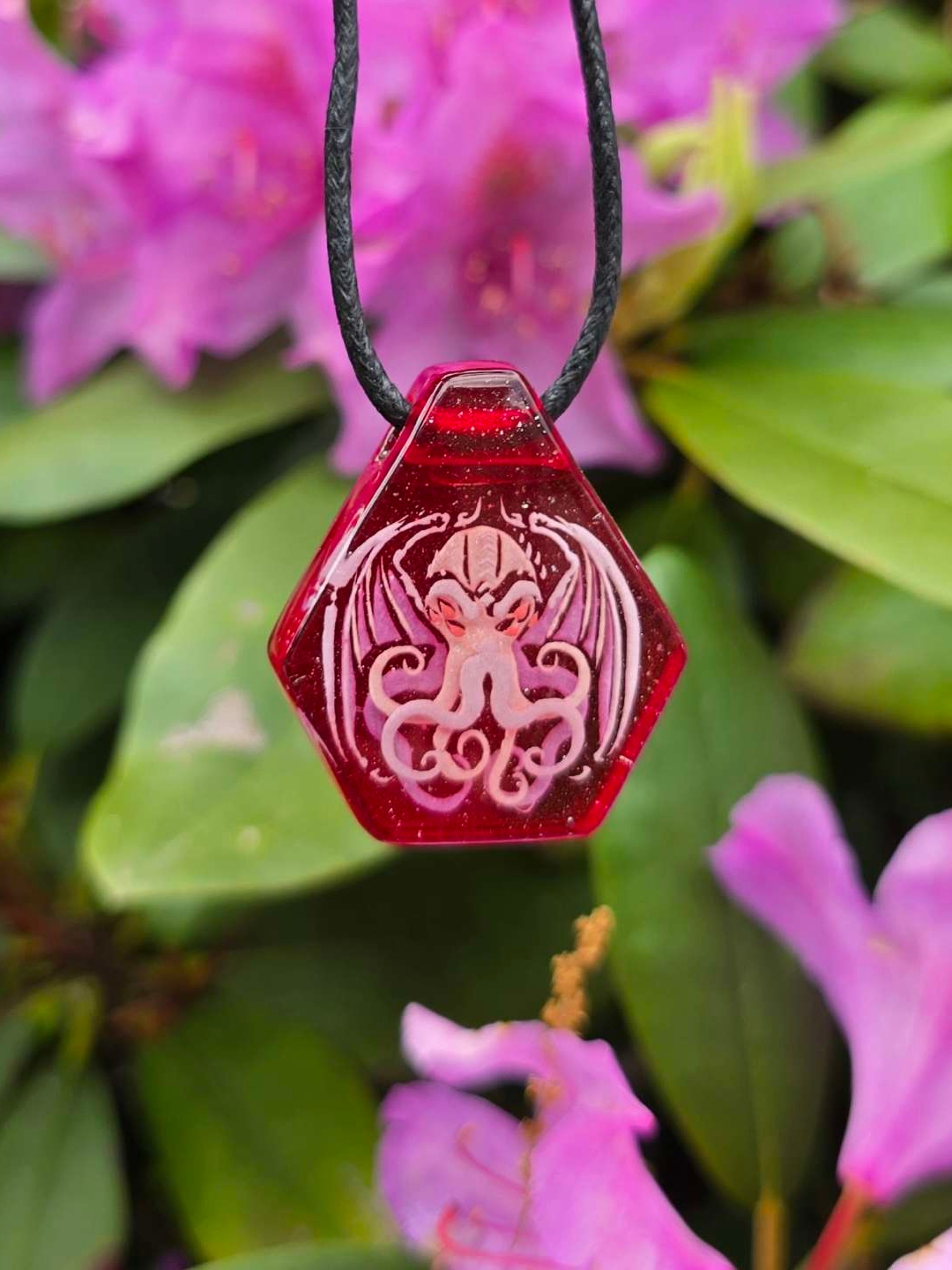 Preview pic of Cthulhu Layered Glow Pendant