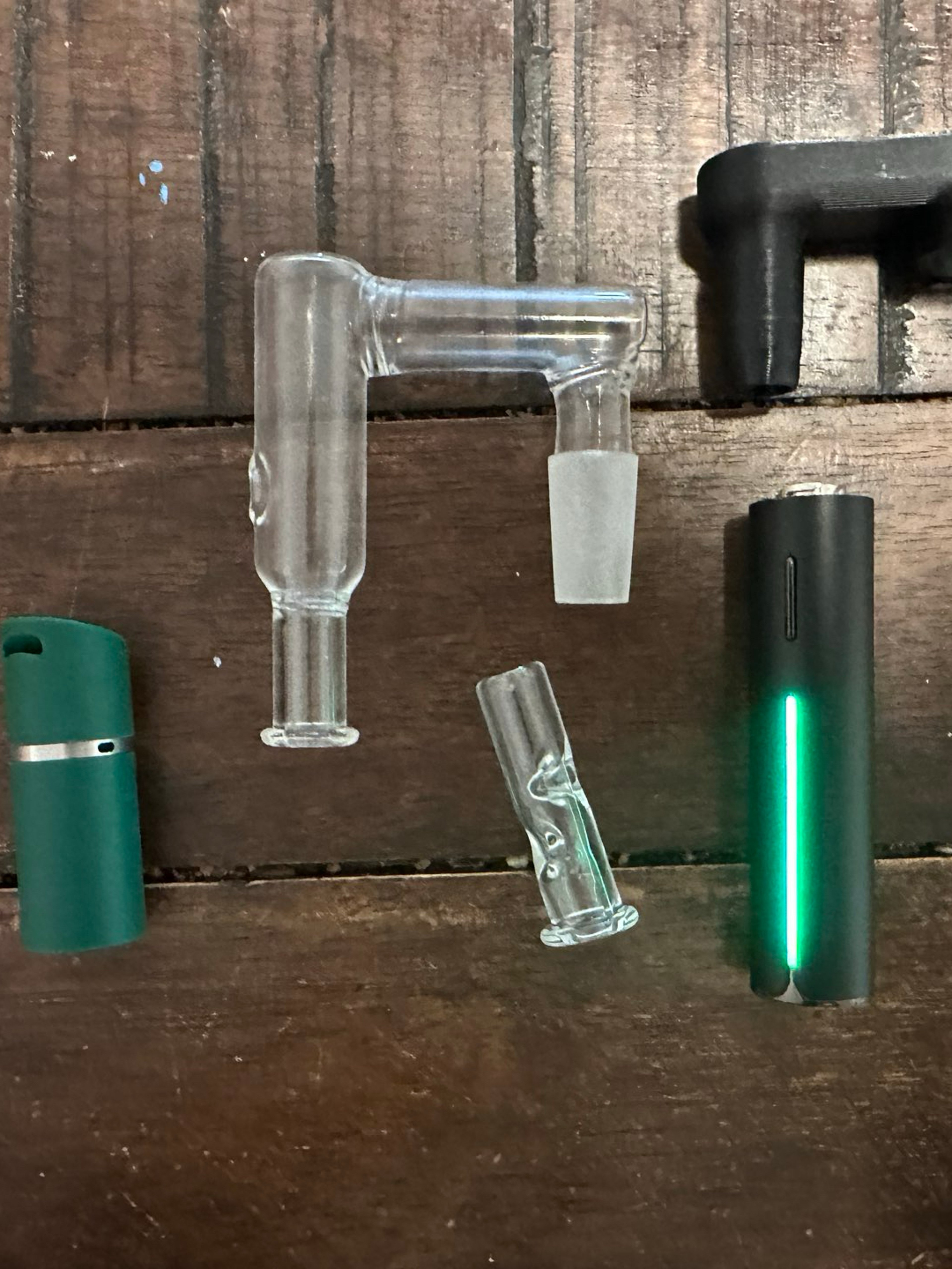 Preview pic of Puffco Pivot w/ accessories