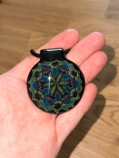 Preview pic of Vogel pendant