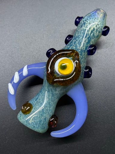 Preview pic of Eyeball with studs & horns chillum