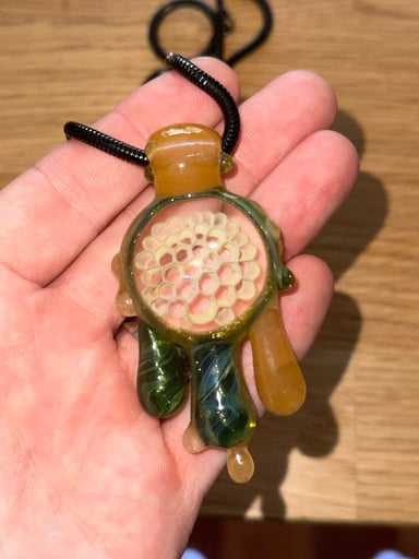 Preview pic of Grasshoppa Glass Pendant
