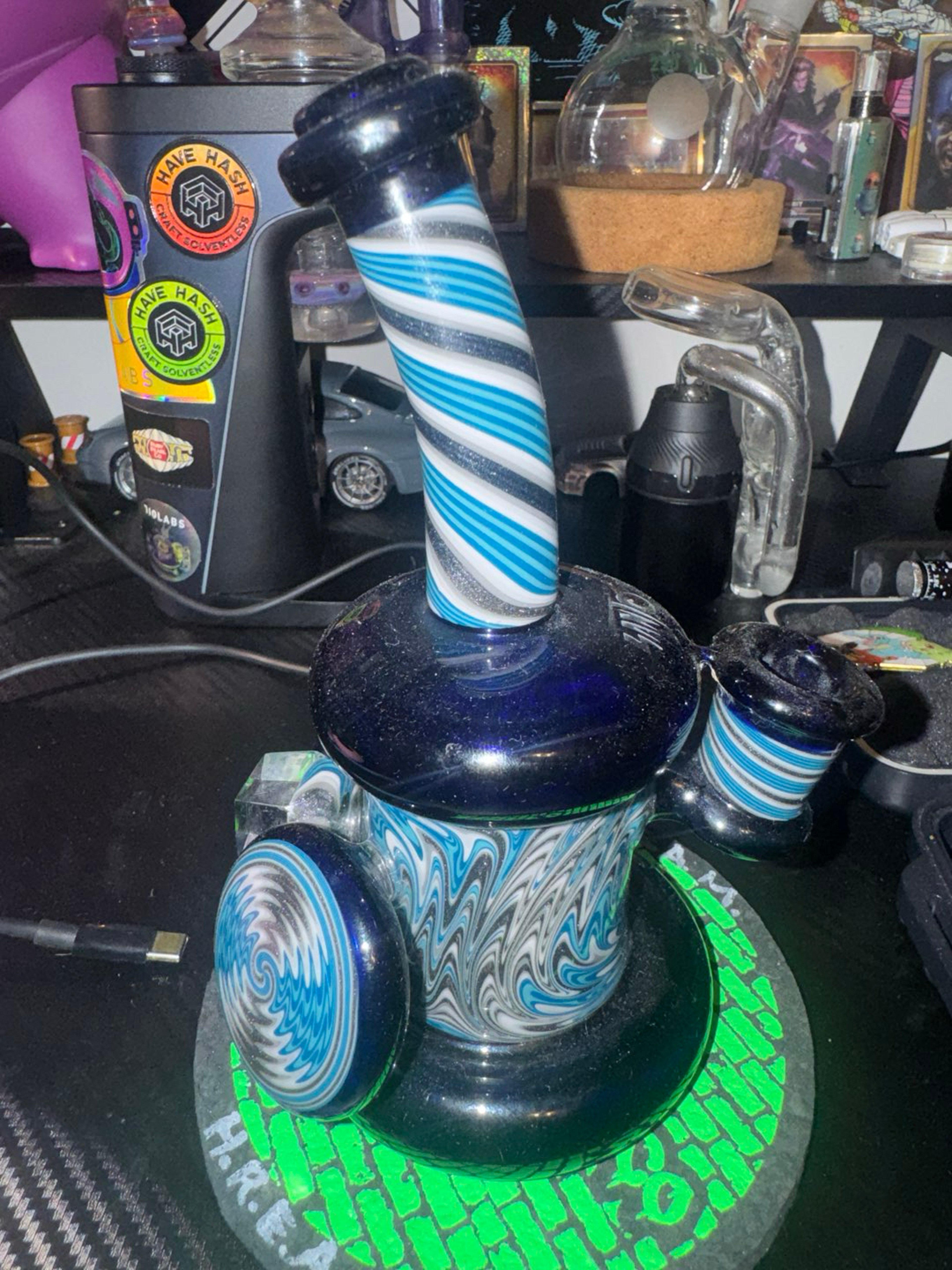 Preview pic of NEW SANTO GLASS 2018 FACETED WIGWAG BANGER HANGER