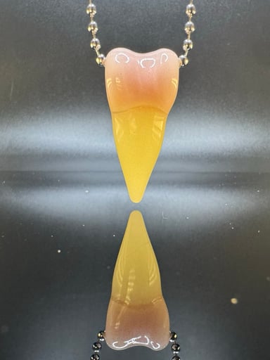 Preview pic of Fang pendant