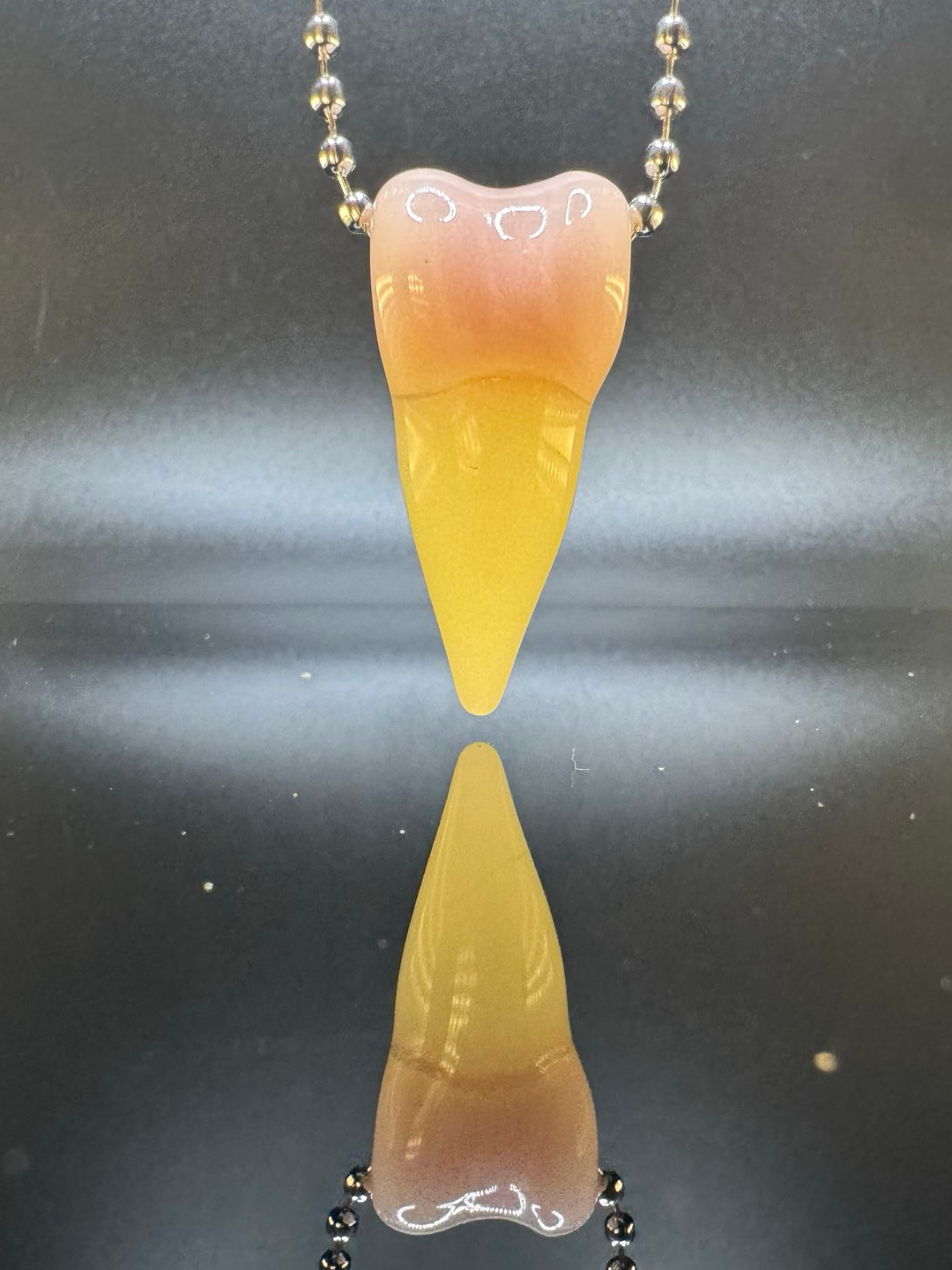 Fang pendant image 0