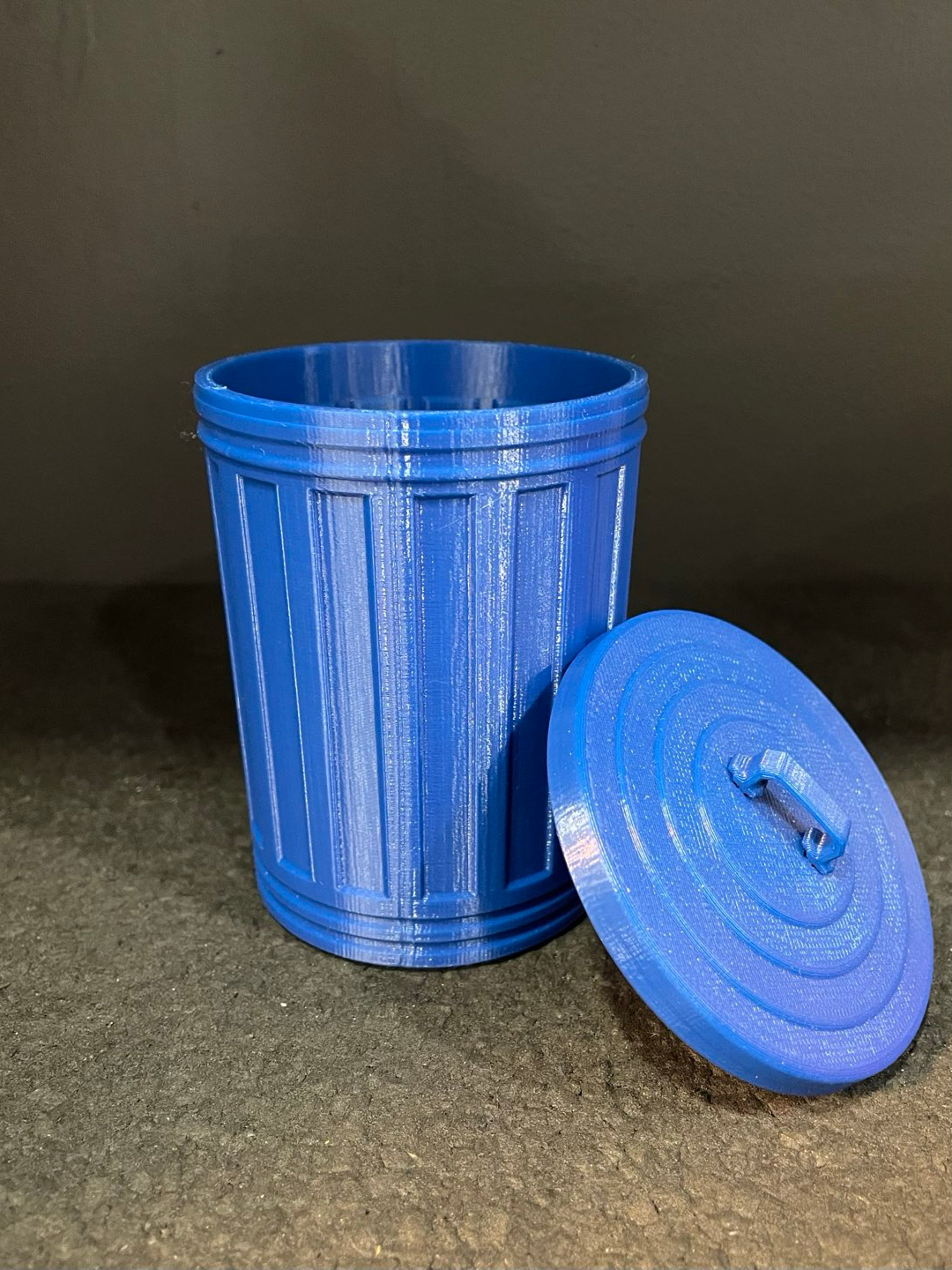 Preview pic of Glob Mob Mini Trash Can