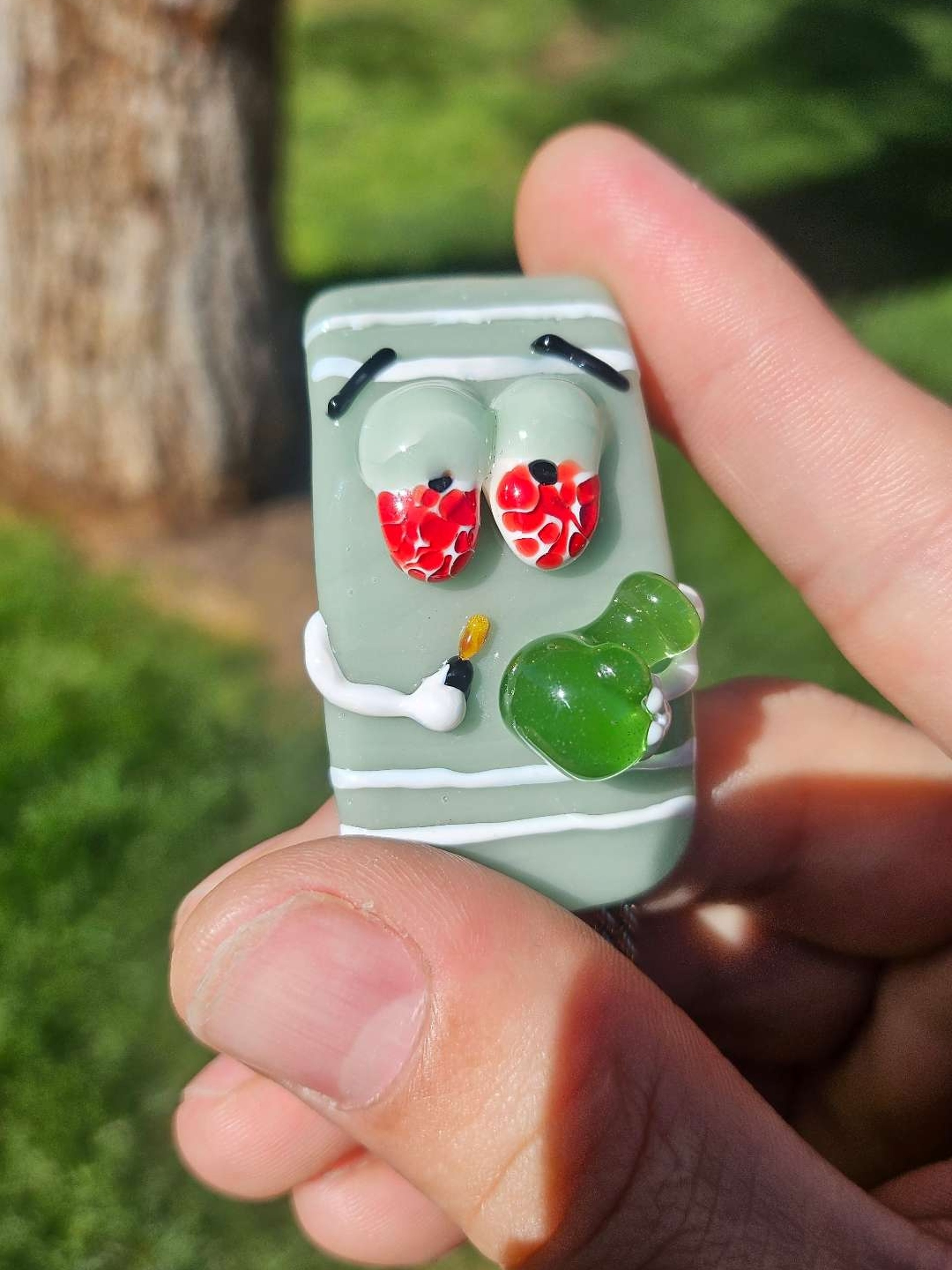 Preview pic of Stoned Towelie pendant. By Boro Vitrics