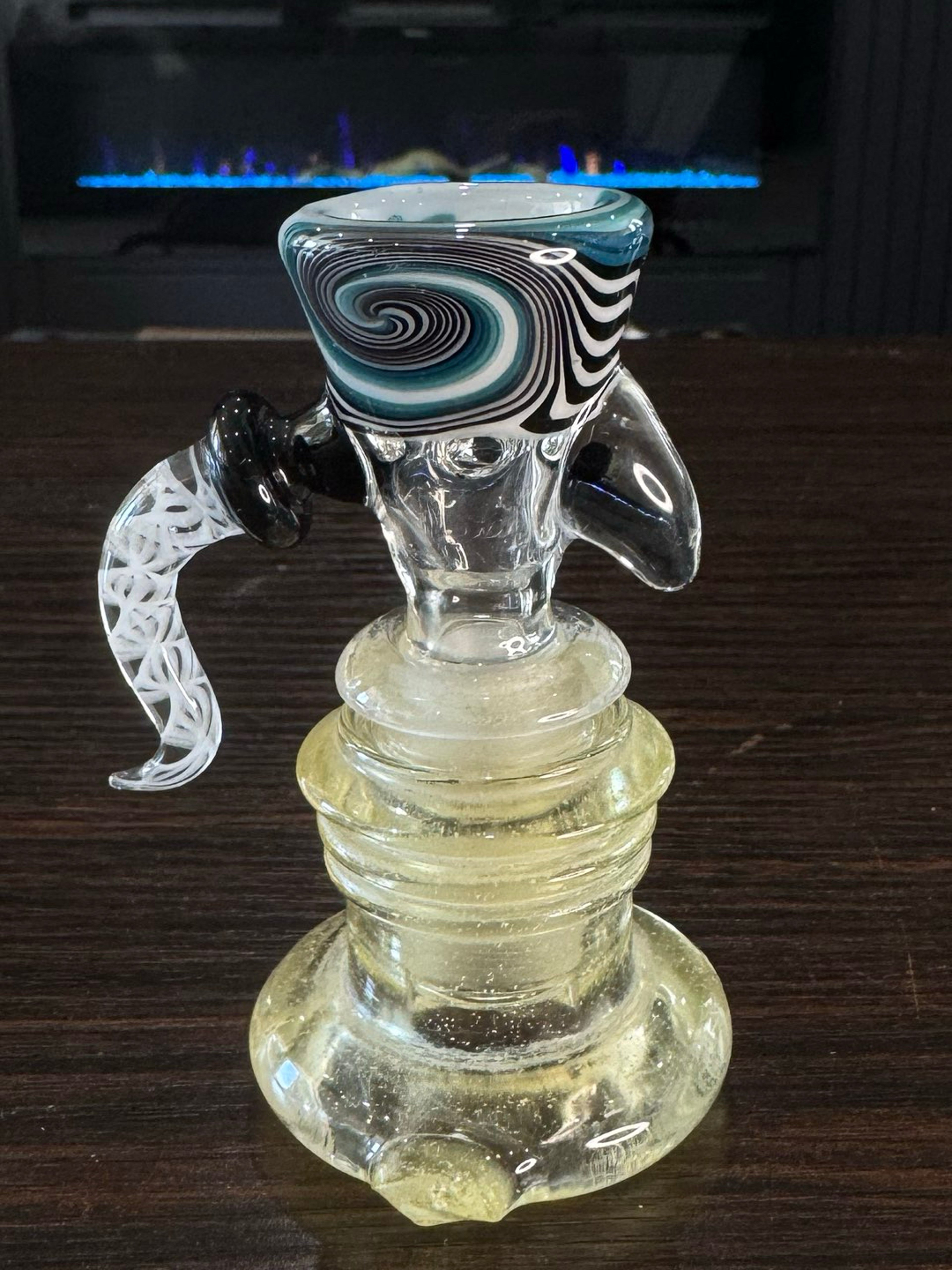 Preview pic of Frito Glass 14mm 6-hole Slide