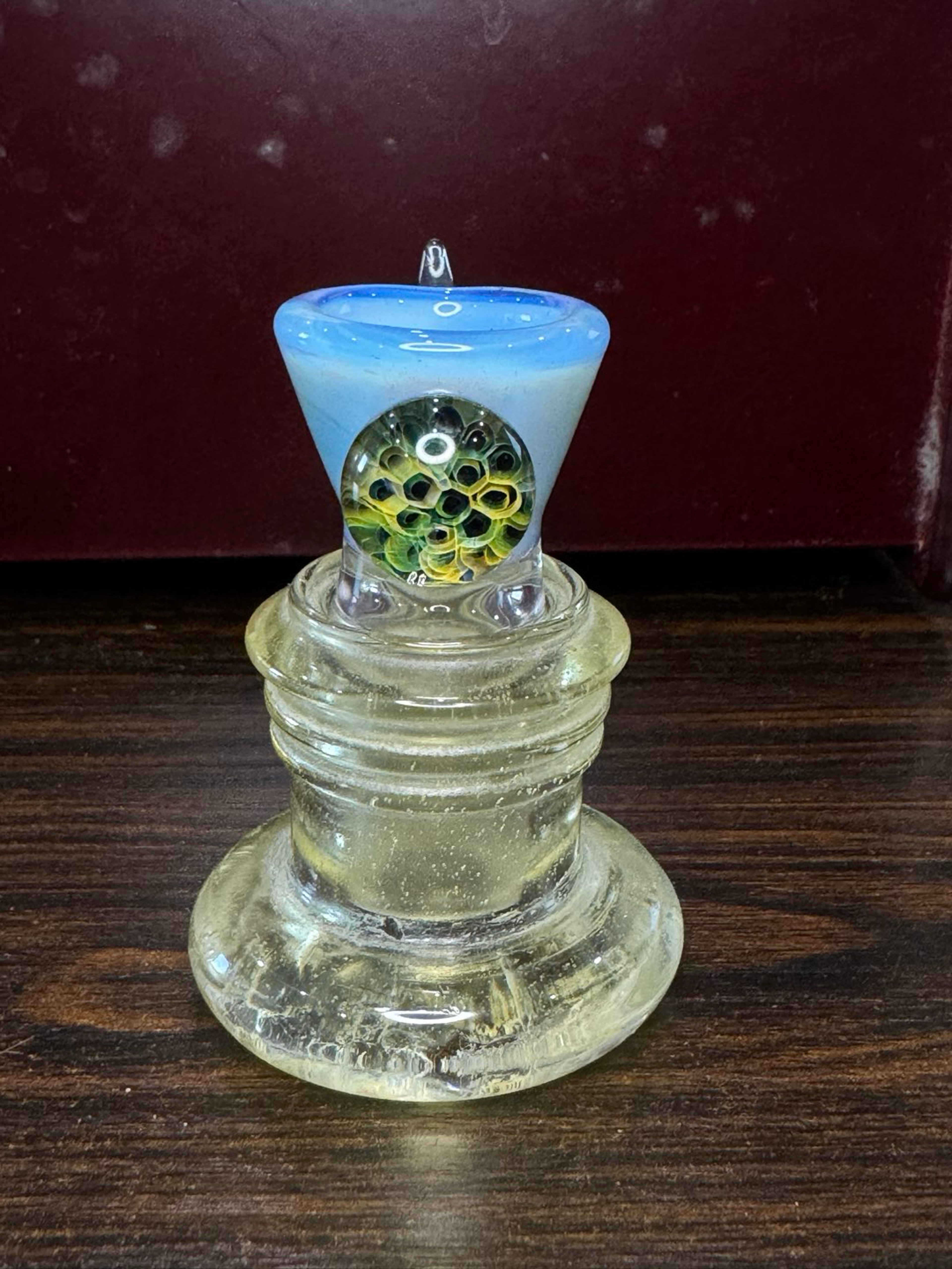 Preview pic of 4-hole 18mm slide with Honeycomb Millie