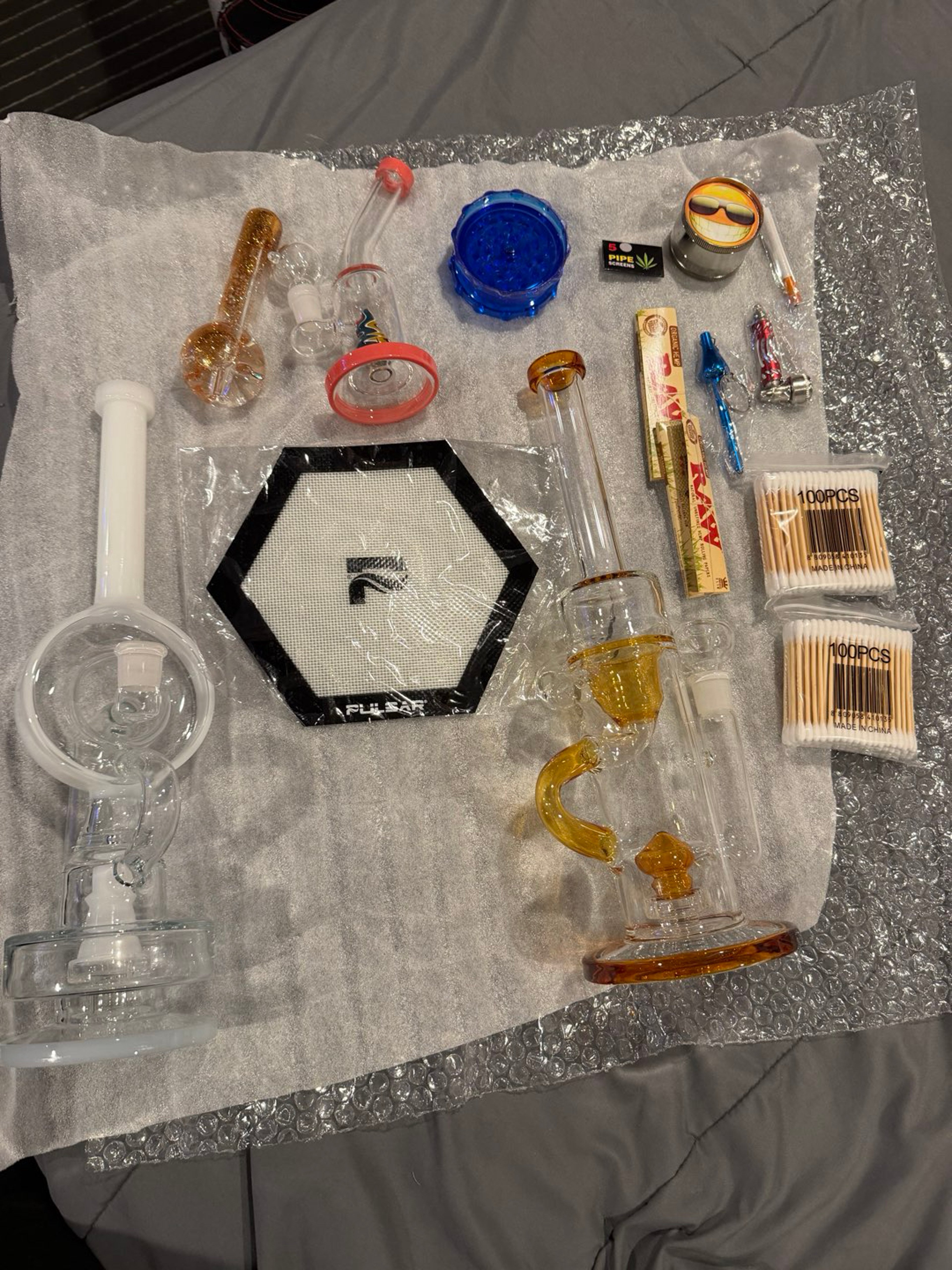 Preview pic of Lot of bongs