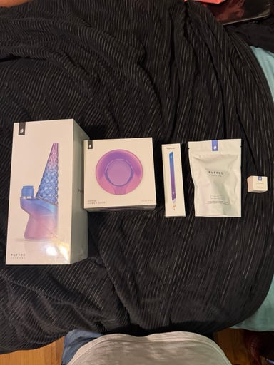 Preview pic of Sealed puffco peak pro Indiglow bundle