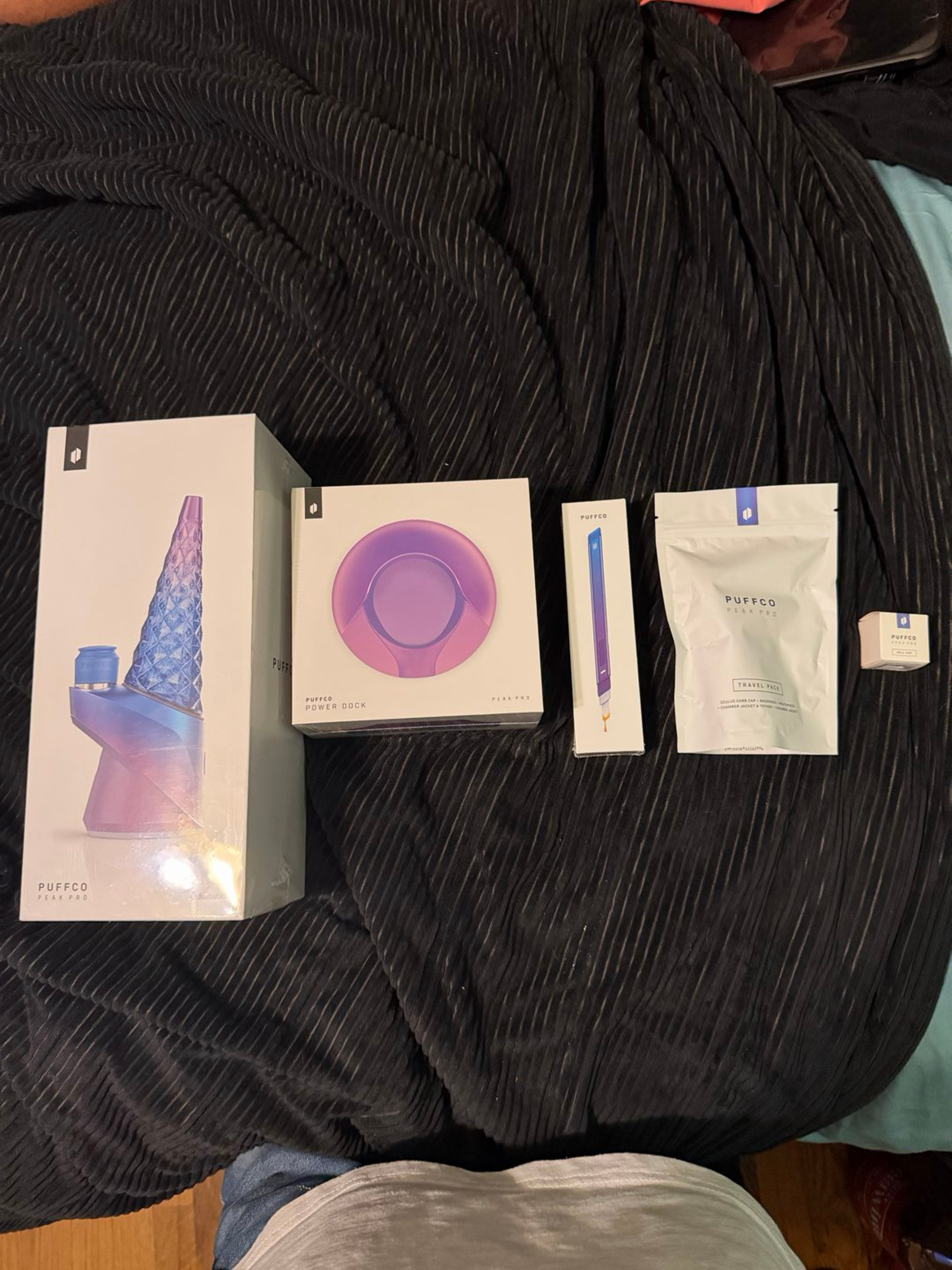 Preview pic of Sealed puffco peak pro Indiglow bundle