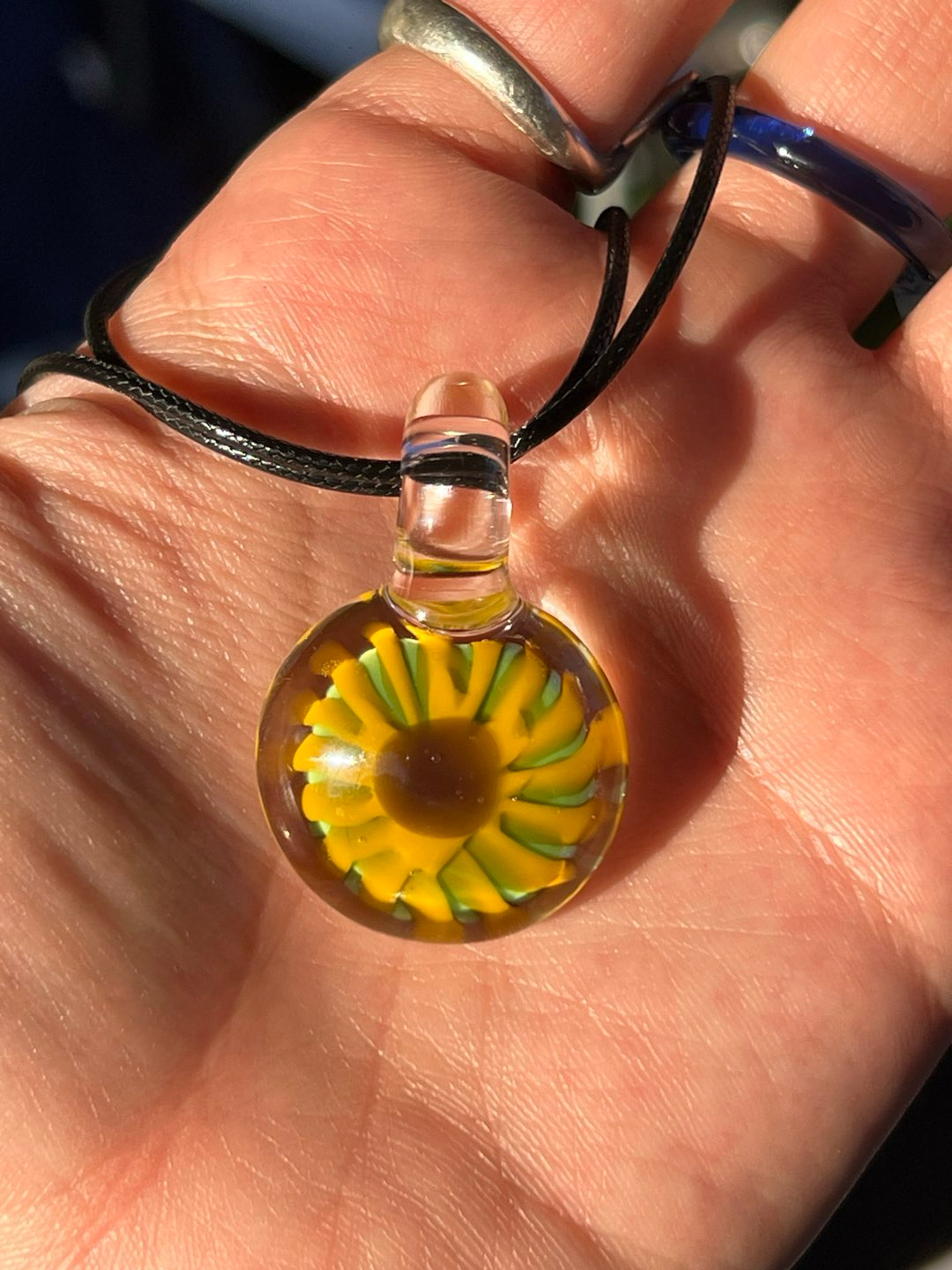 Preview pic of Pendant - sunflower implosion