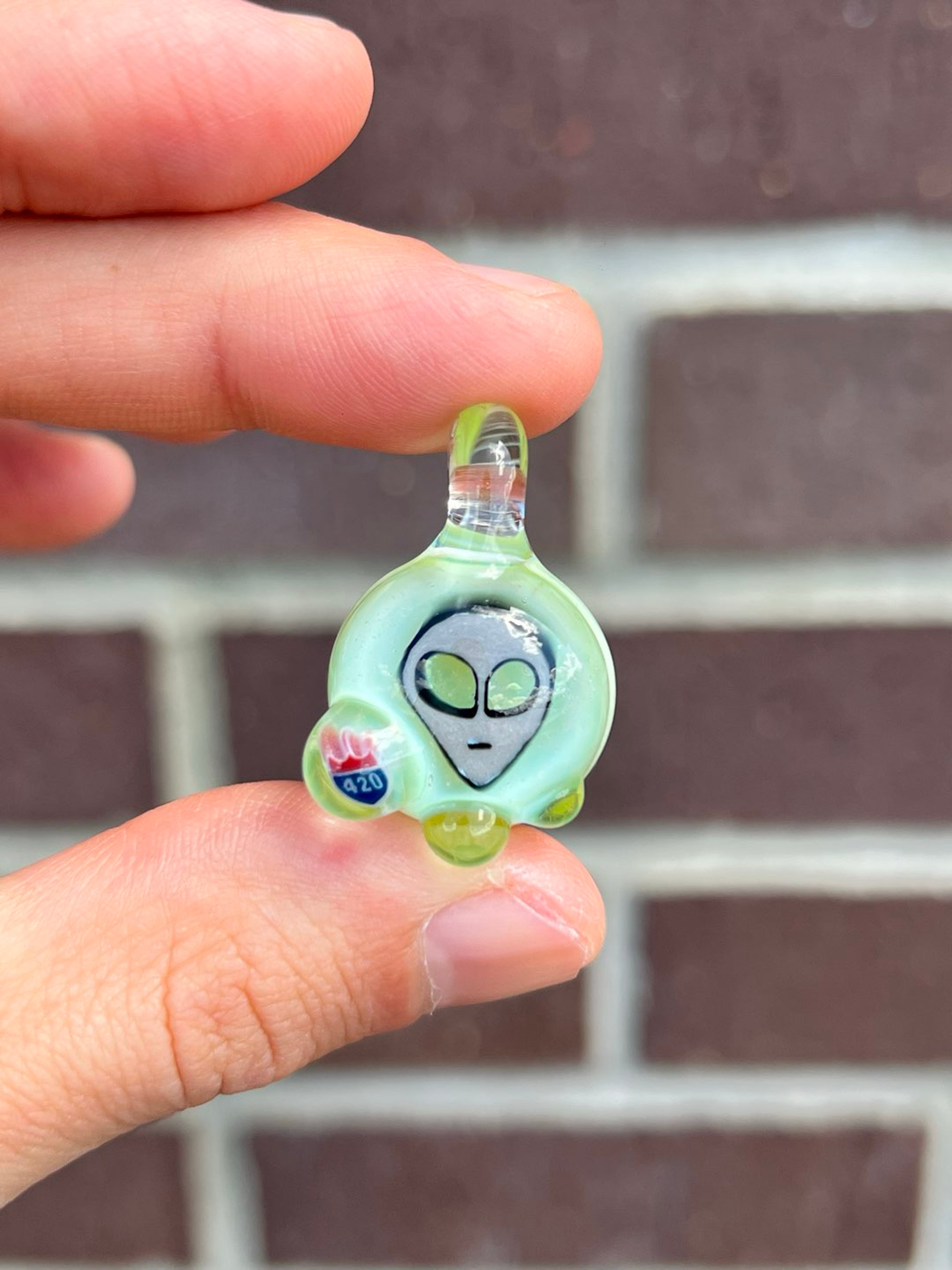 Preview pic of Pendant - Alien / 420 Mille, Slyme / Blu-V (UV)