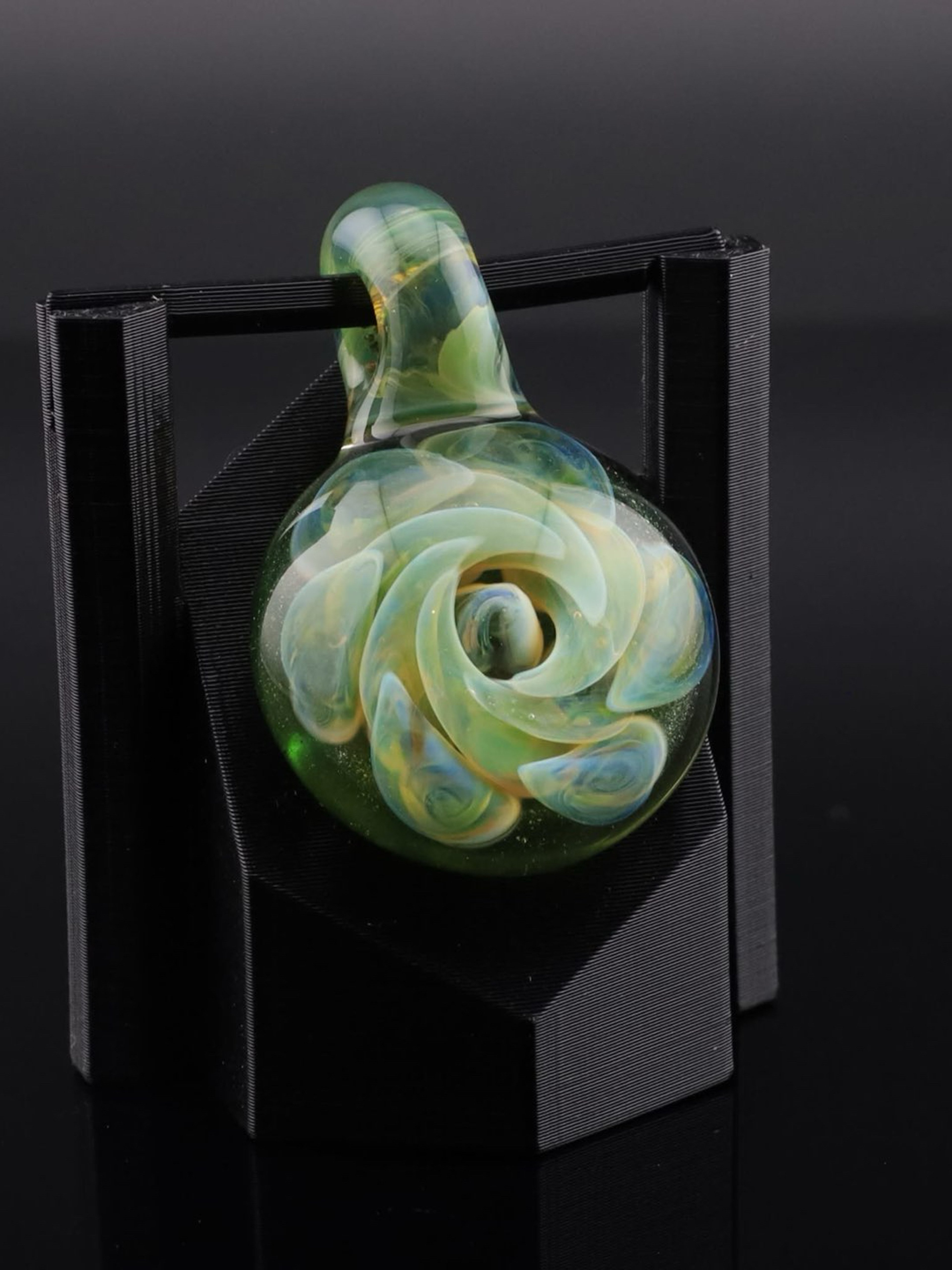 Preview pic of Green implosion pendant
