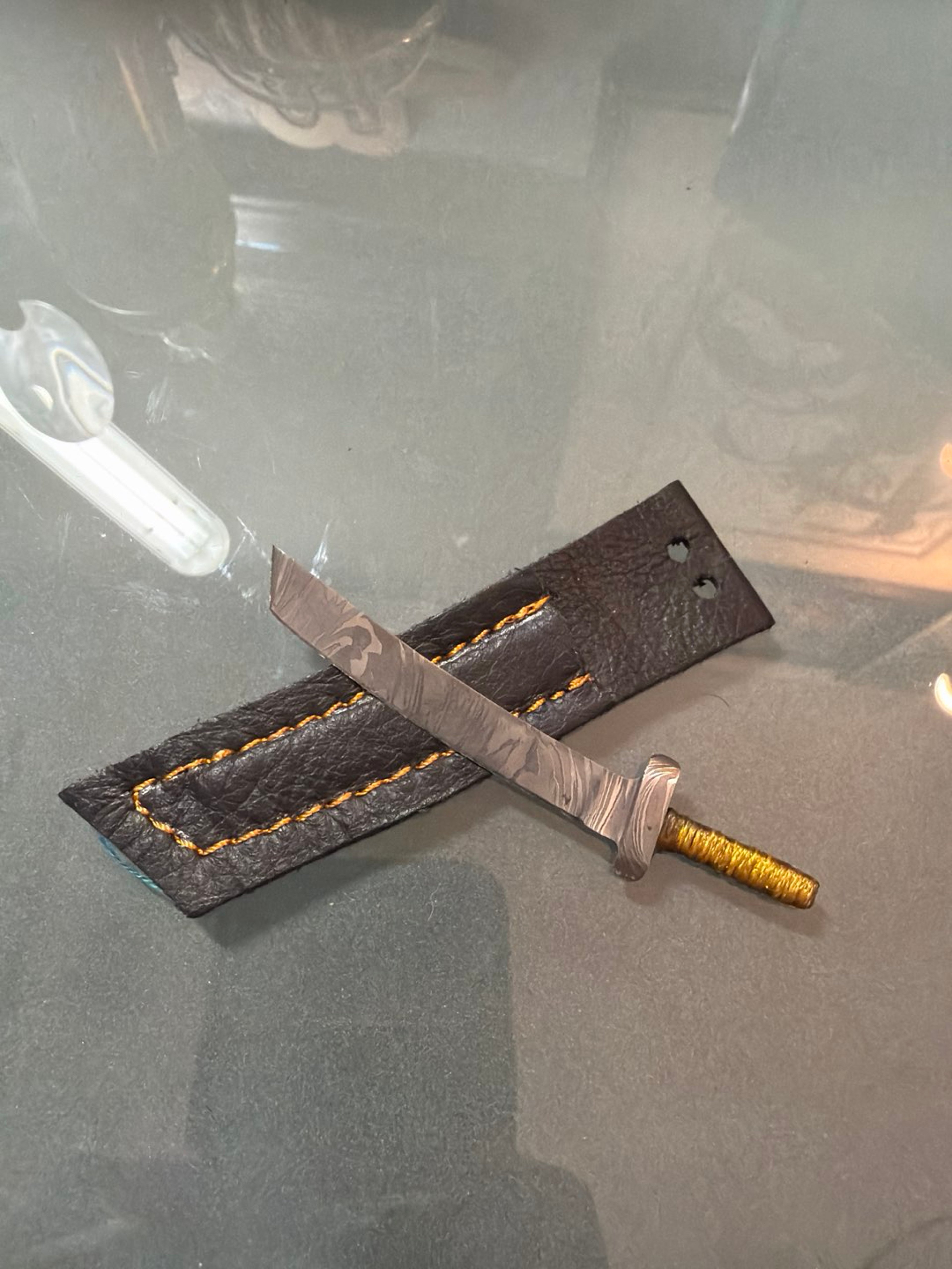 Preview pic of Damascus katana pick