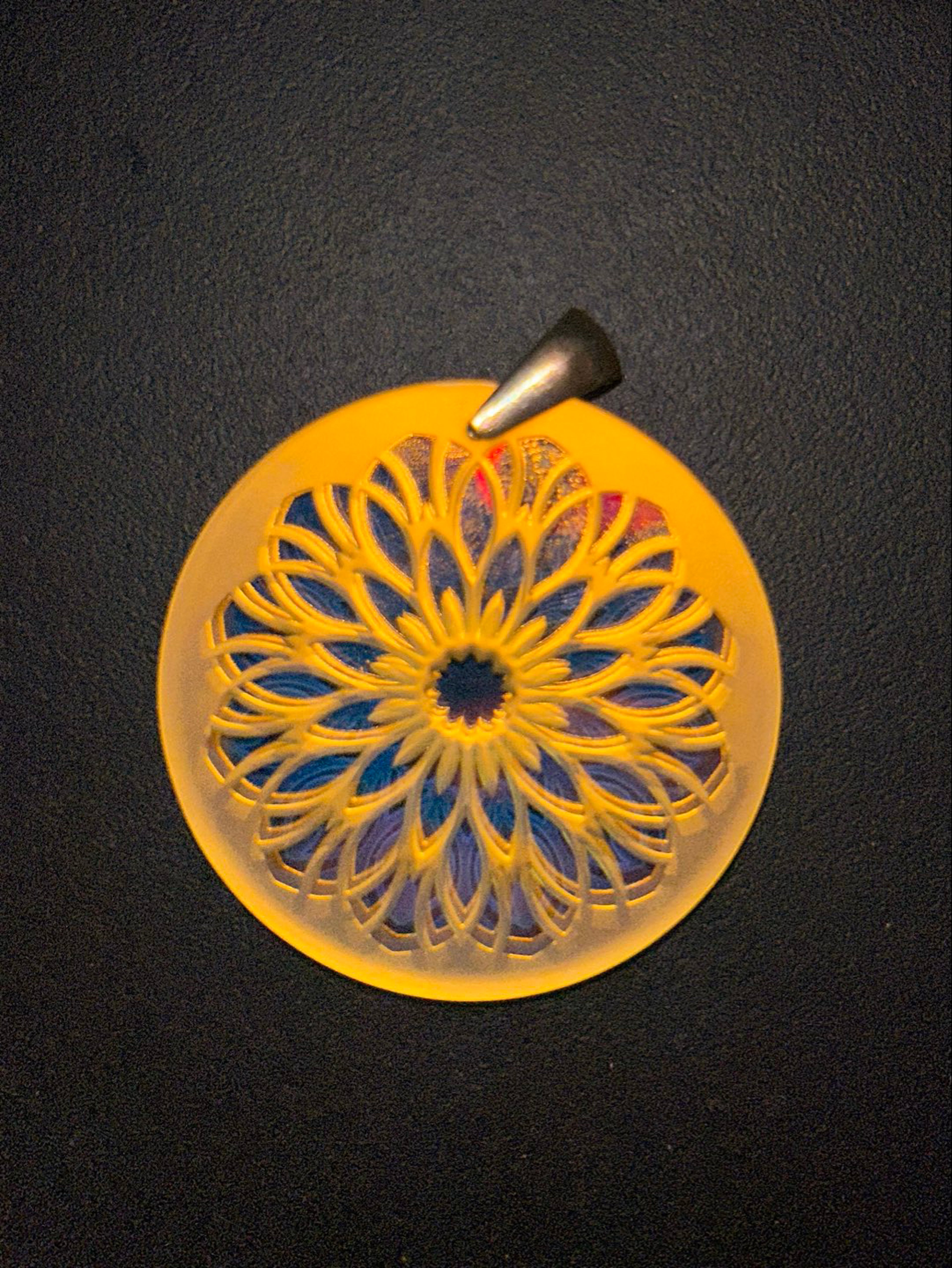 Preview pic of Kravin glass dichro pendant 2019