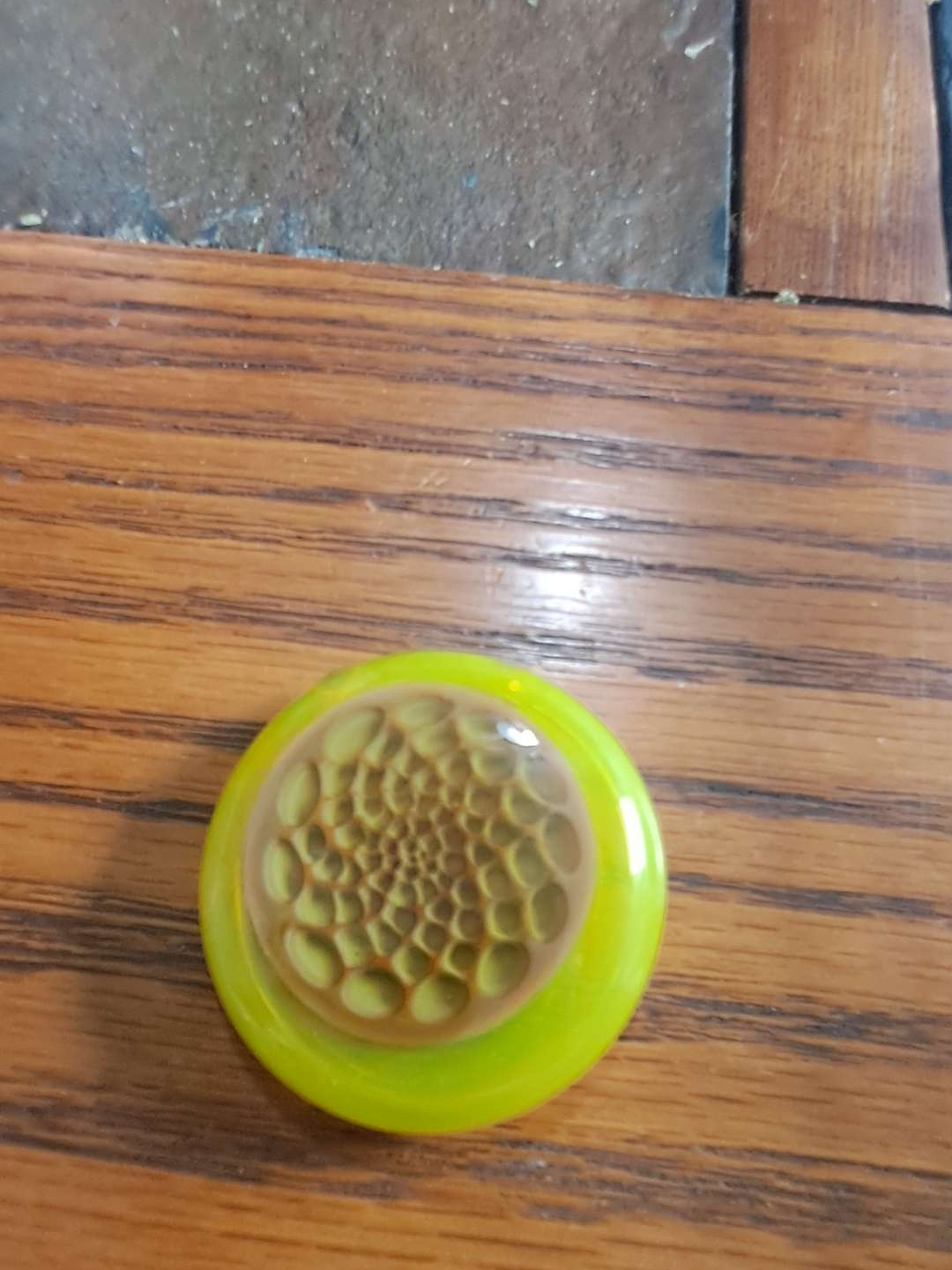 Preview pic of Black light honey comb