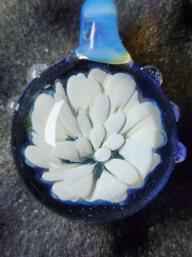Preview pic of Gorgeous illuminati flower compression uv pendy