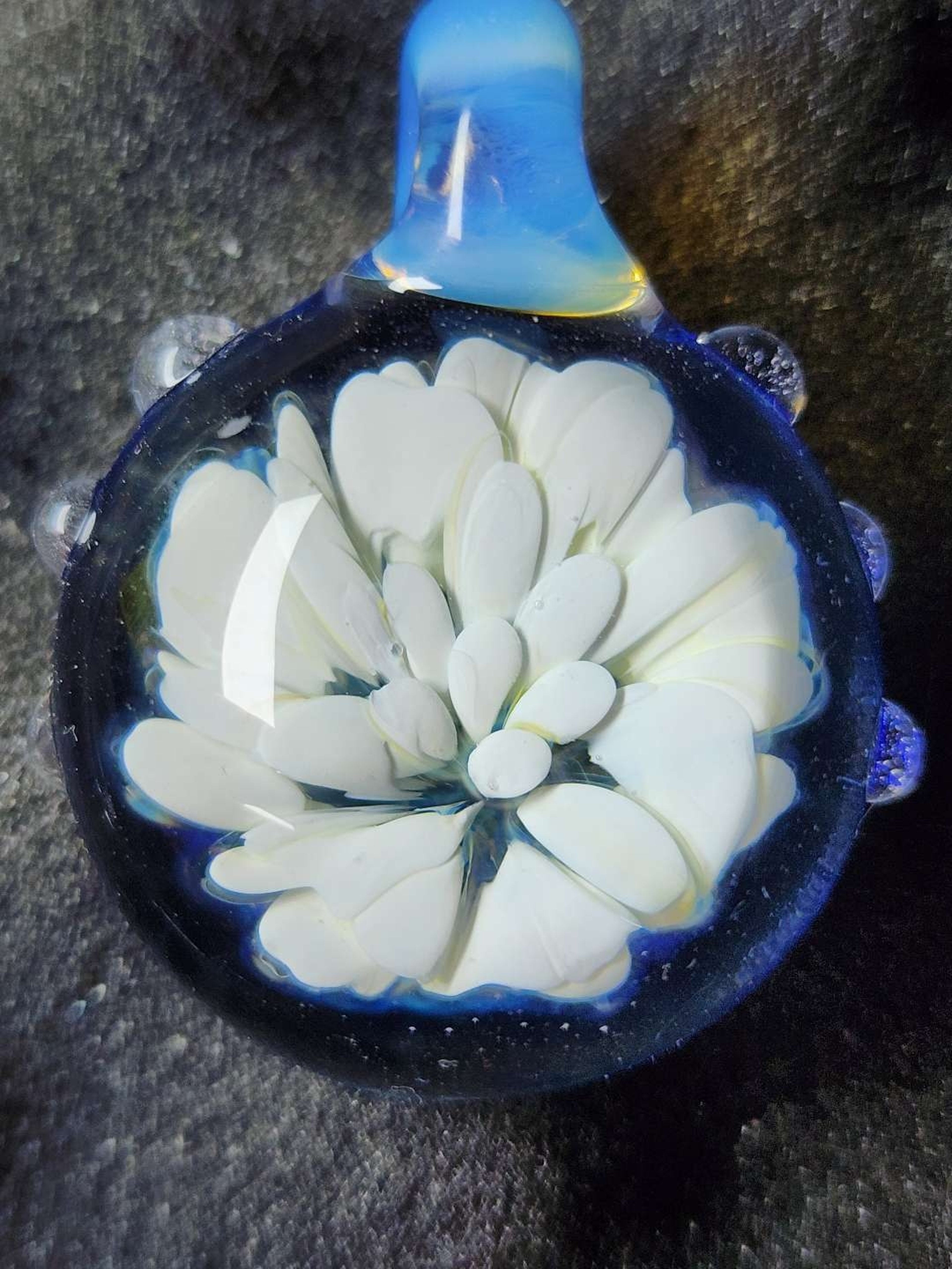 Preview pic of Gorgeous illuminati flower compression uv pendy
