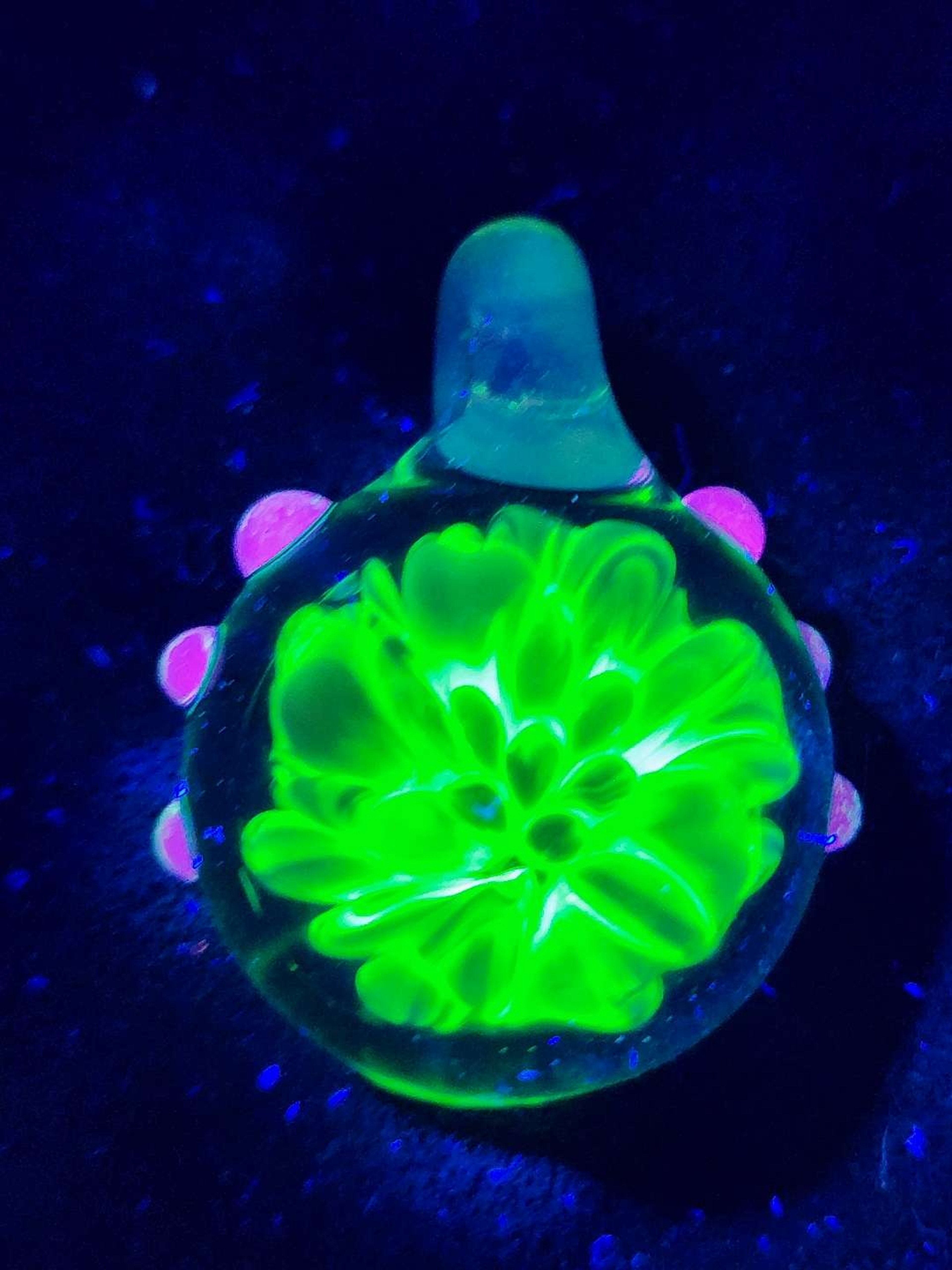 Preview pic of Gorgeous illuminati flower compression uv pendy