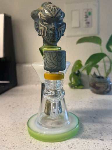 Preview pic of Aztec big head bong rig