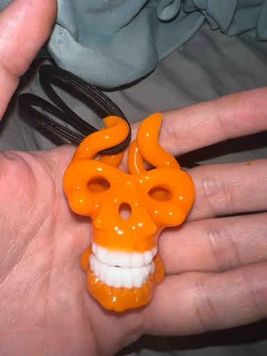 Preview pic of Well made skull head pendant with black cord