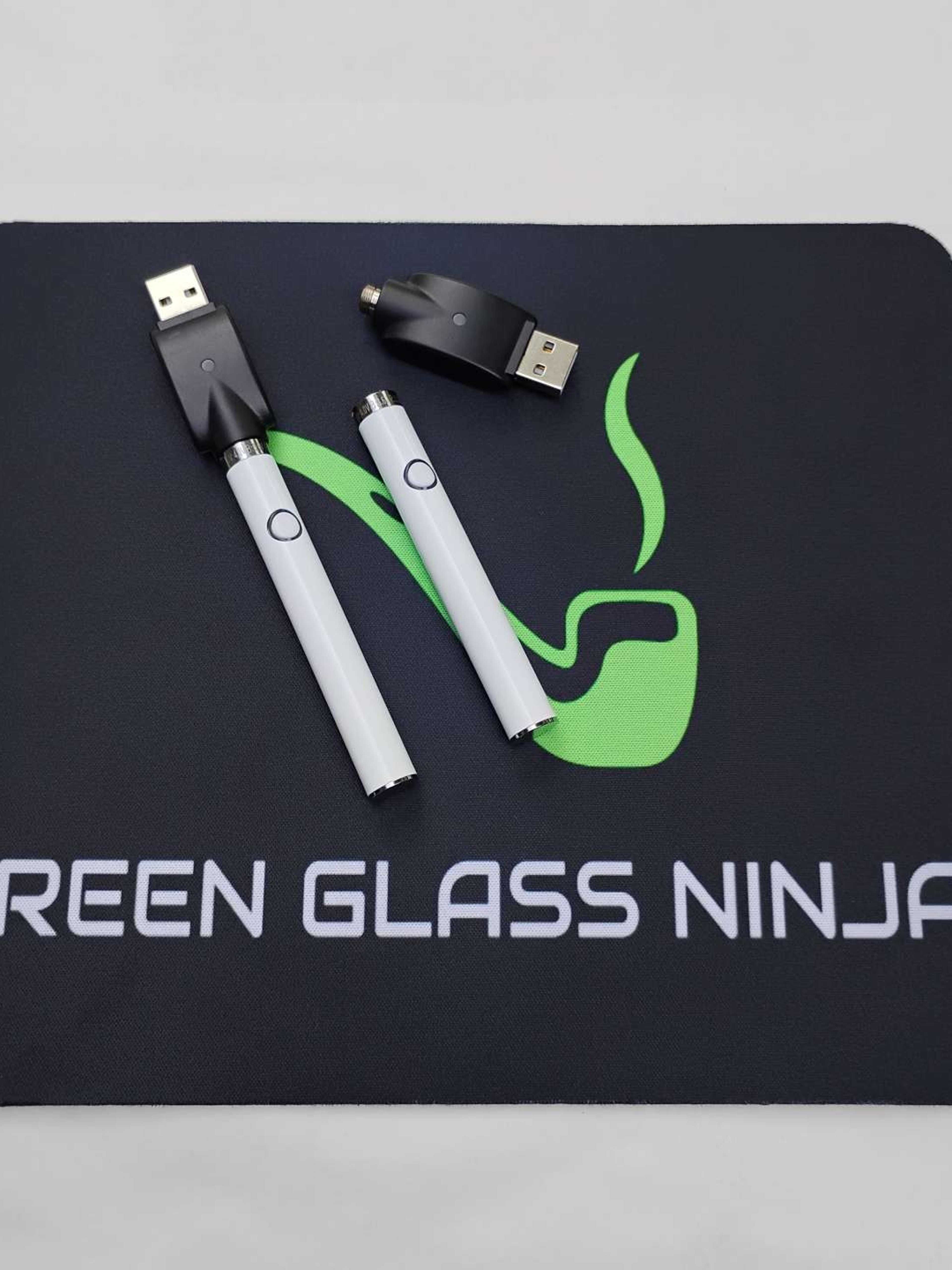 Preview pic of 2 Pack White 510 Battery & Charger