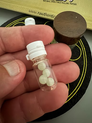 Preview pic of 4 Pk Blue UV High Quality Terp Pearls