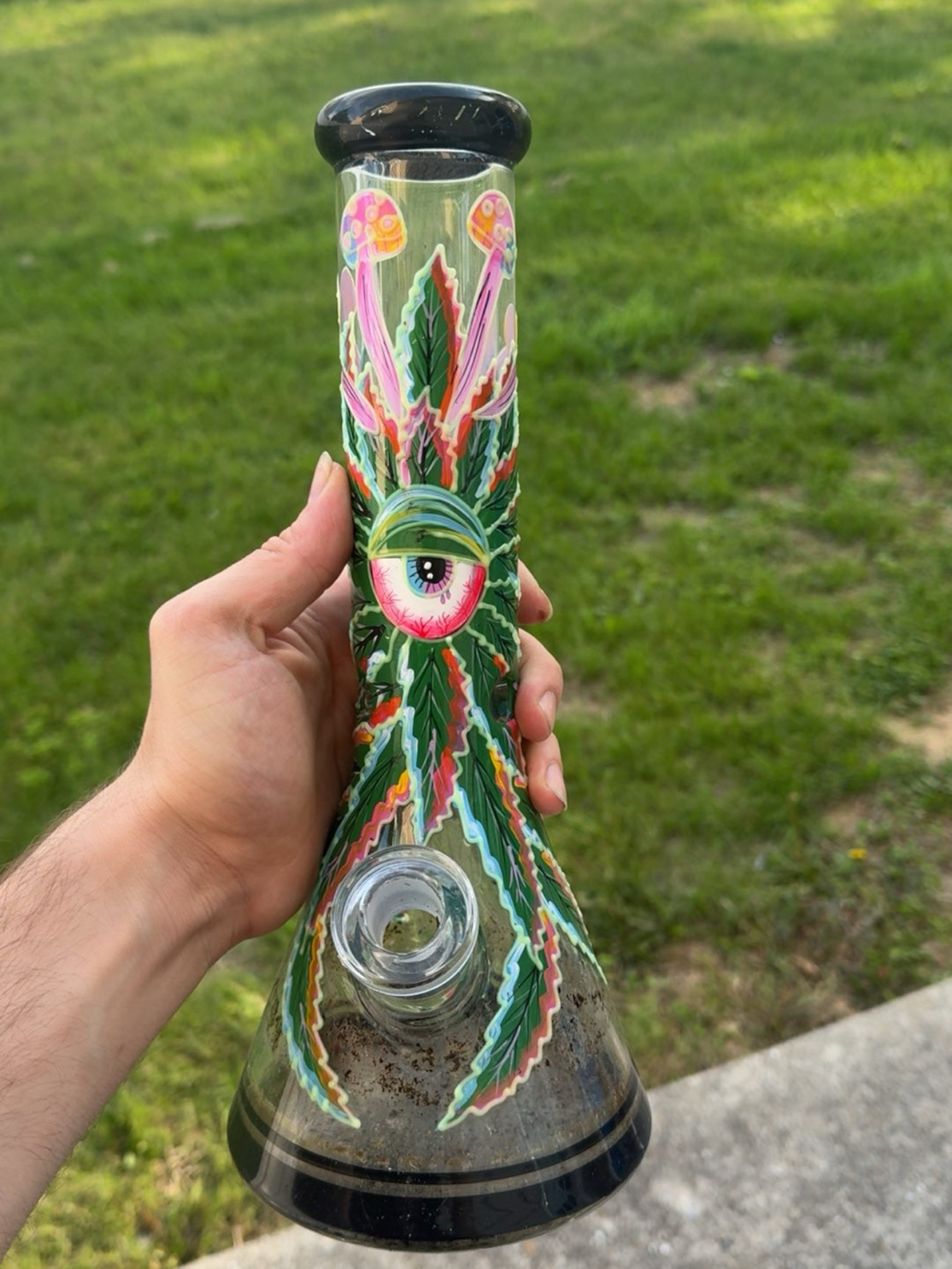 Glow in the dark beaker bong image 0