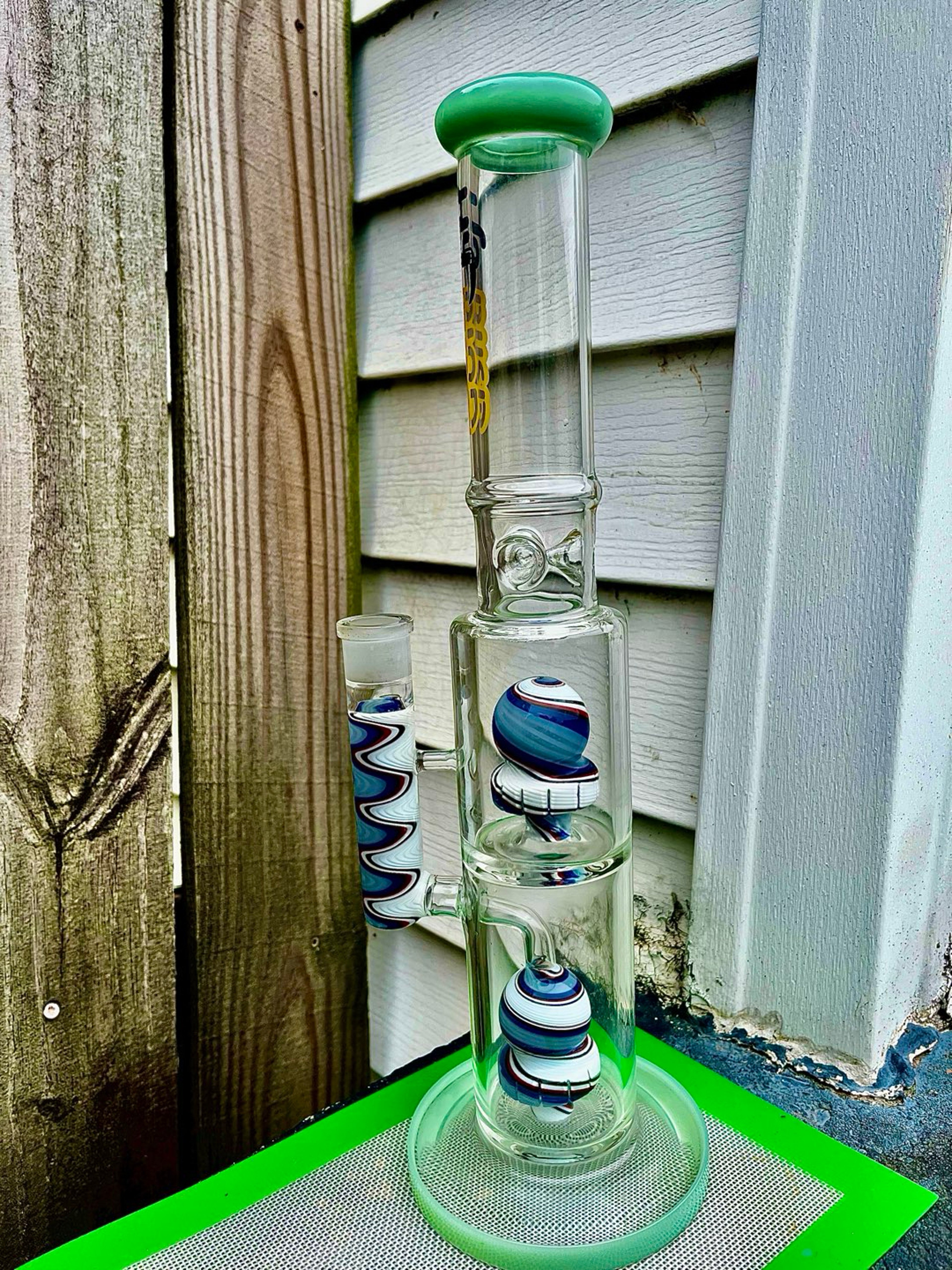 Preview pic of HyBird wig wag double filter bong