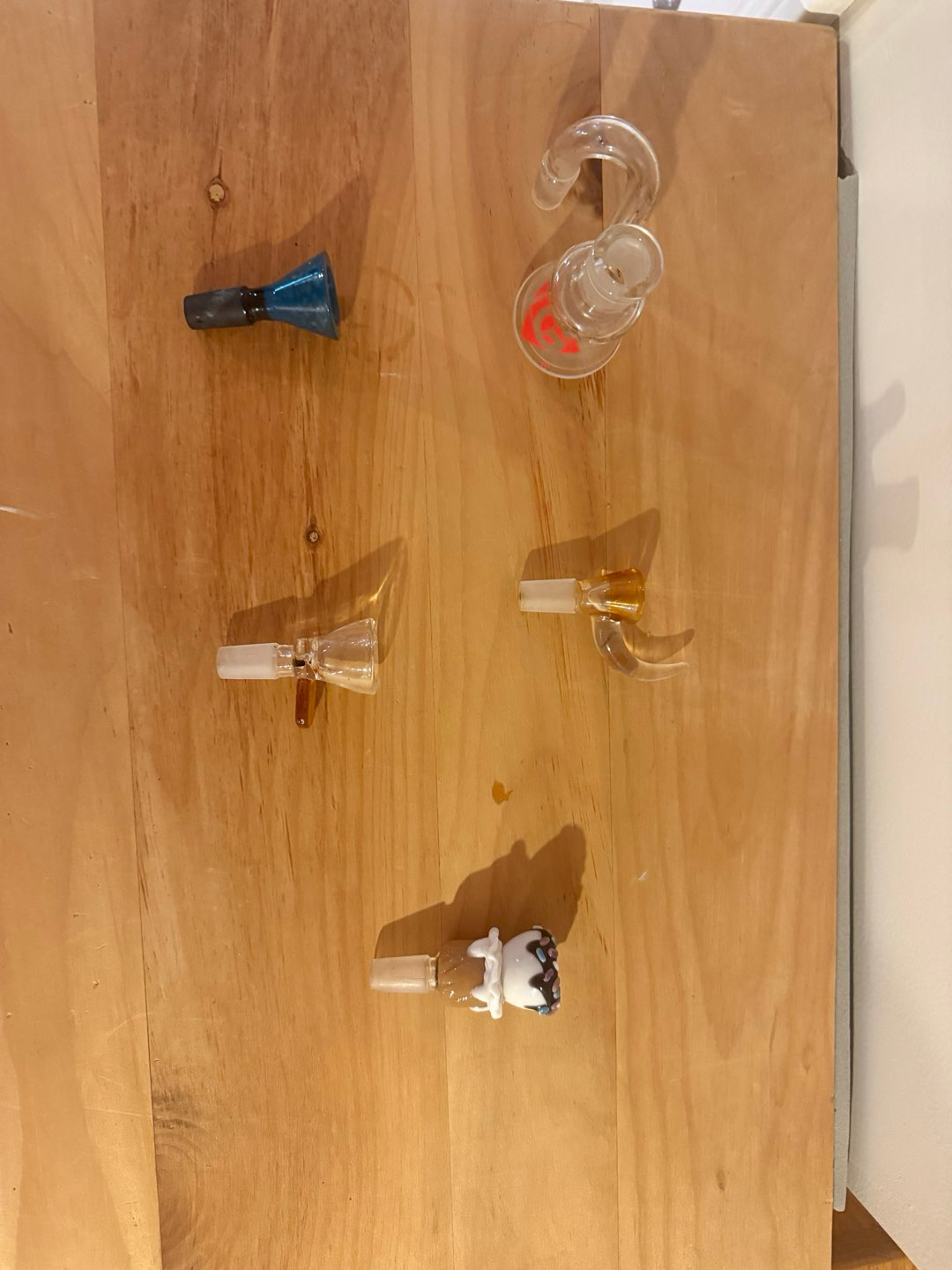 Preview pic of Glass pieces - 4 bowl pieces + ash catcher
