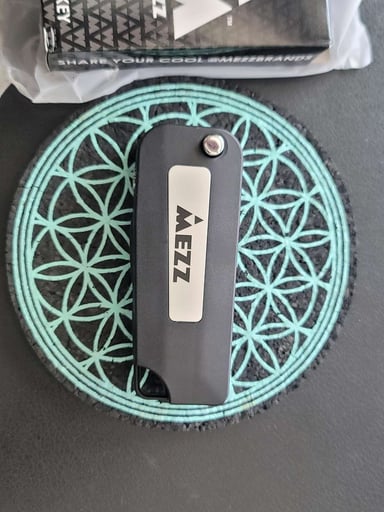 Preview pic of Key fob Vape battery. Low key by Mezz. Hide away the functions with onboard charging capabilities. Workes with 510 thread