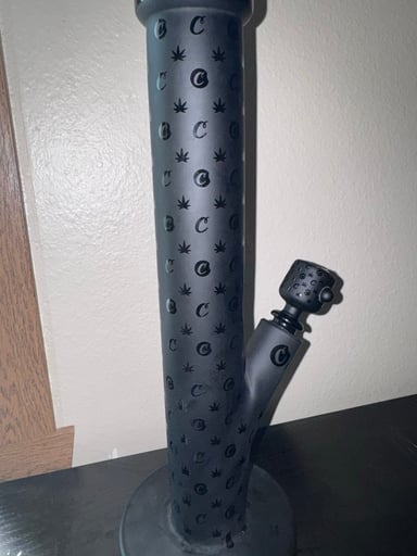 Preview pic of Almost new cookies bong broken downstem