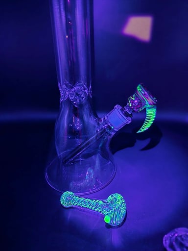 Preview pic of 9mm Beaker With UV Reactive Slide And Pipe