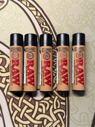 Preview pic of 5 pack raw clipper lighters (mini)