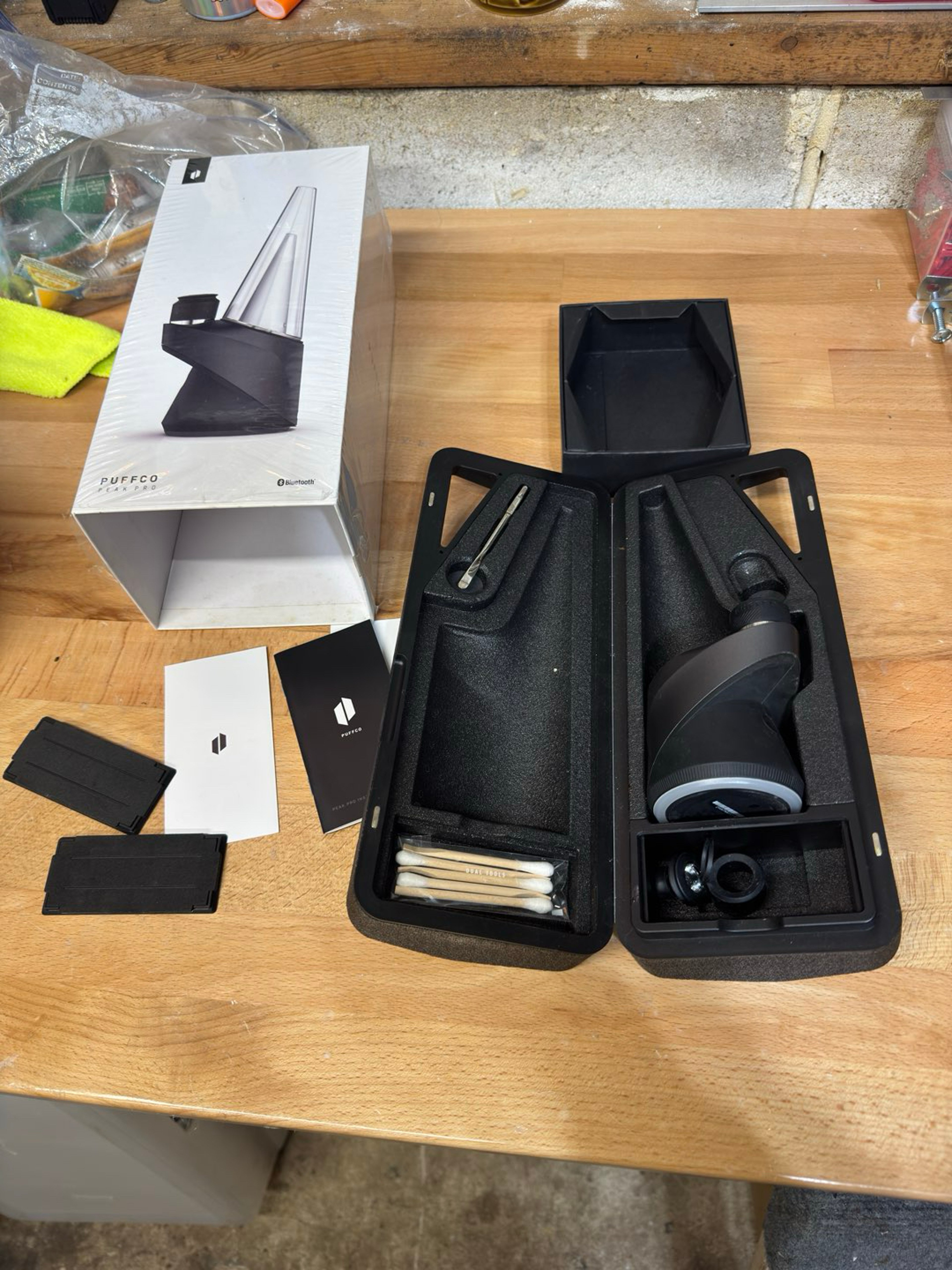 Preview pic of Puffco peak battery and travel extras