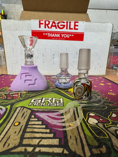 Preview pic of 3x 14mm slide holder and bong mat