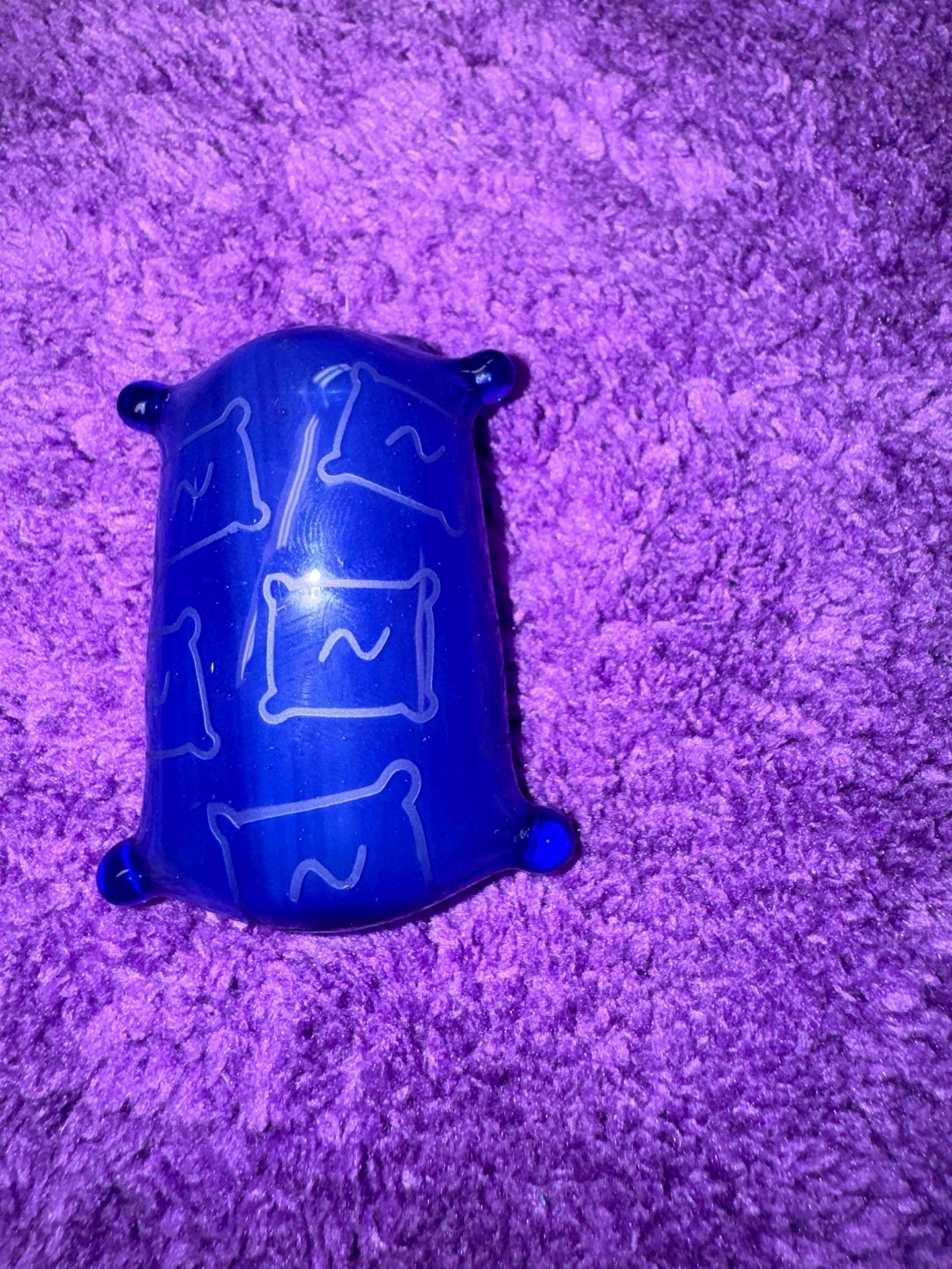 Preview pic of Roysco pillow pendant