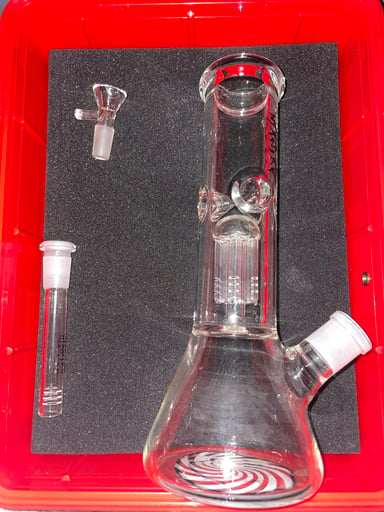 Preview pic of Maniak Beaker style bong with percolator