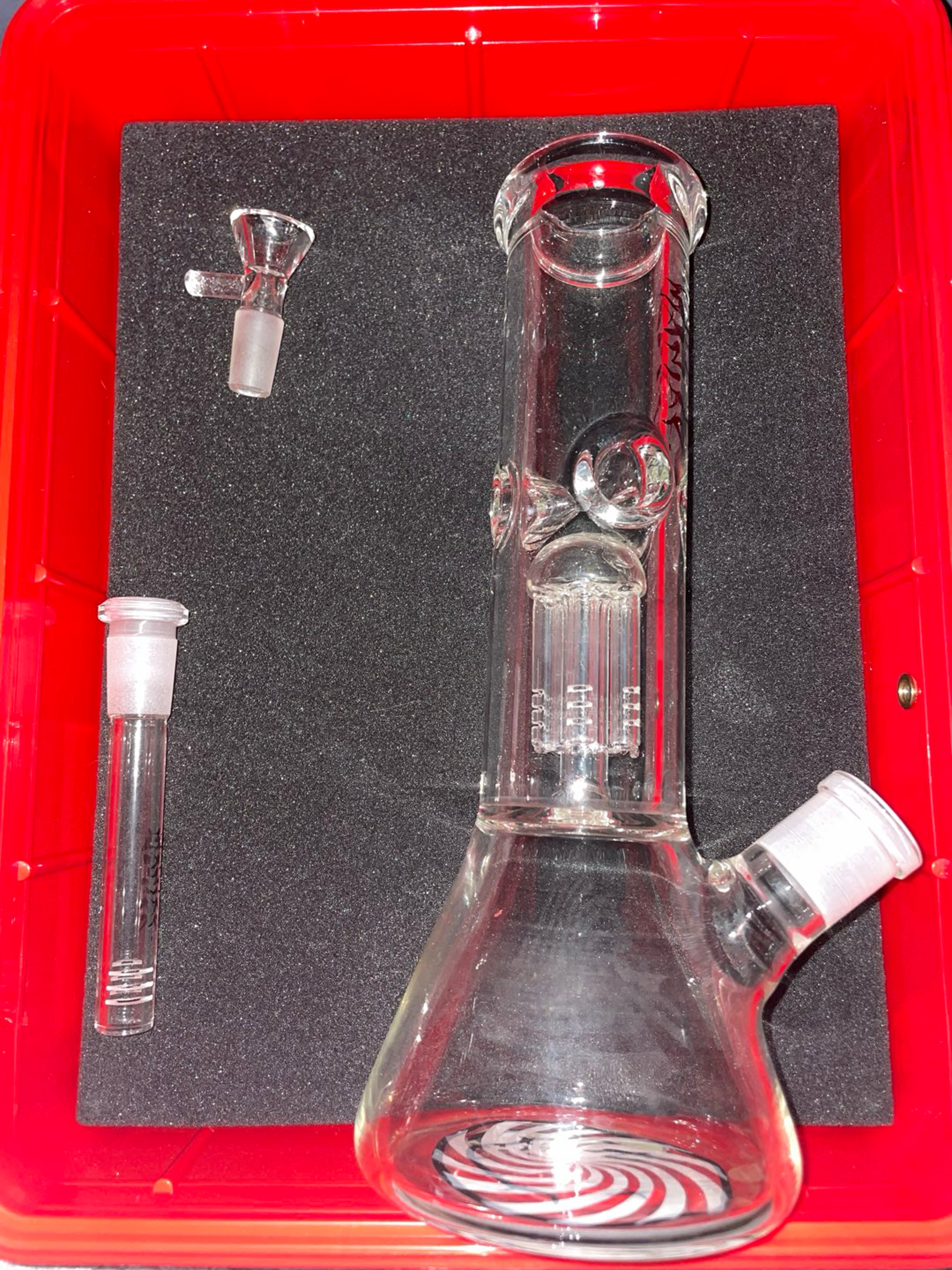 Preview pic of Maniak Beaker style bong with percolator