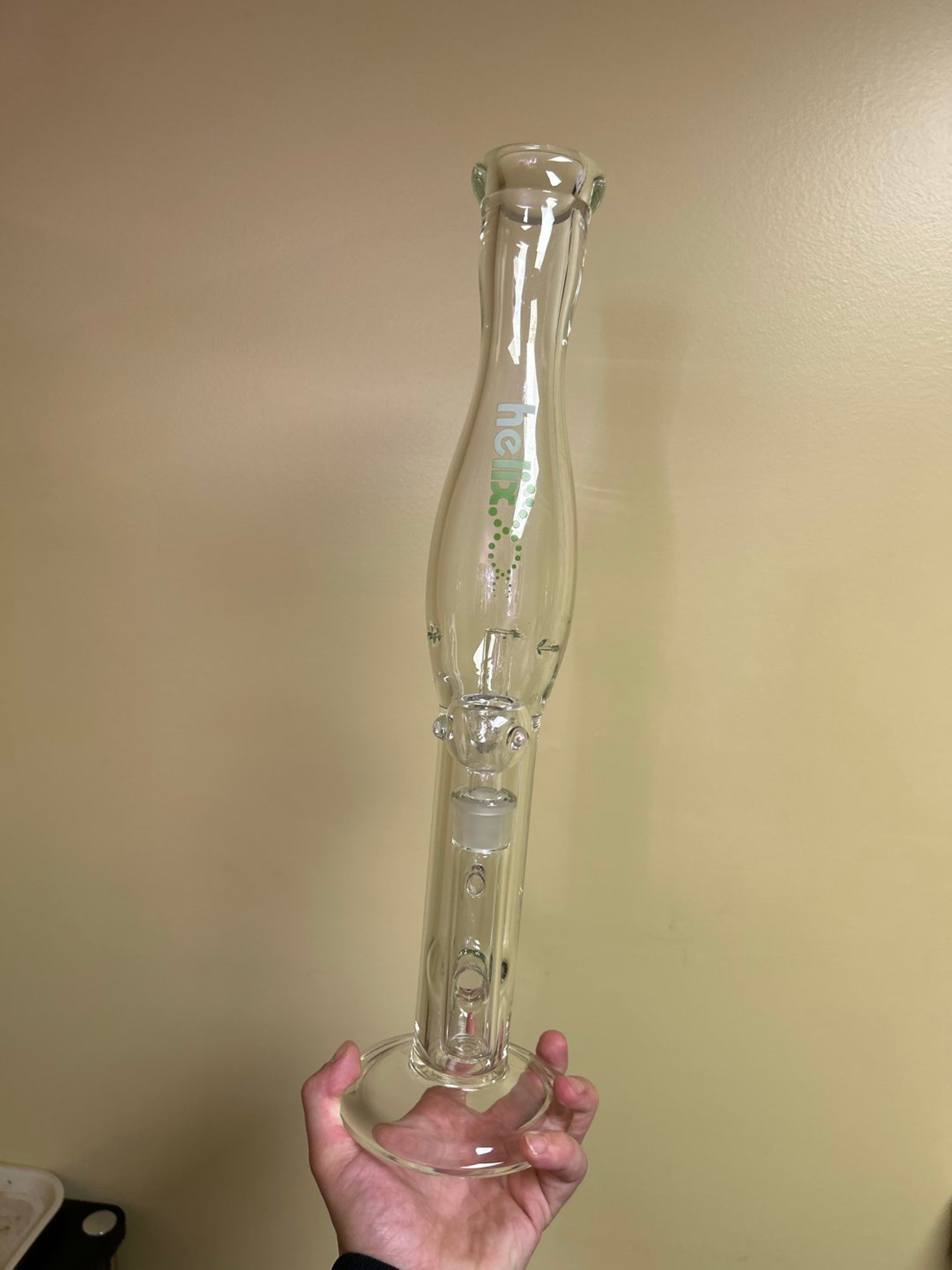 Preview pic of Helix bong